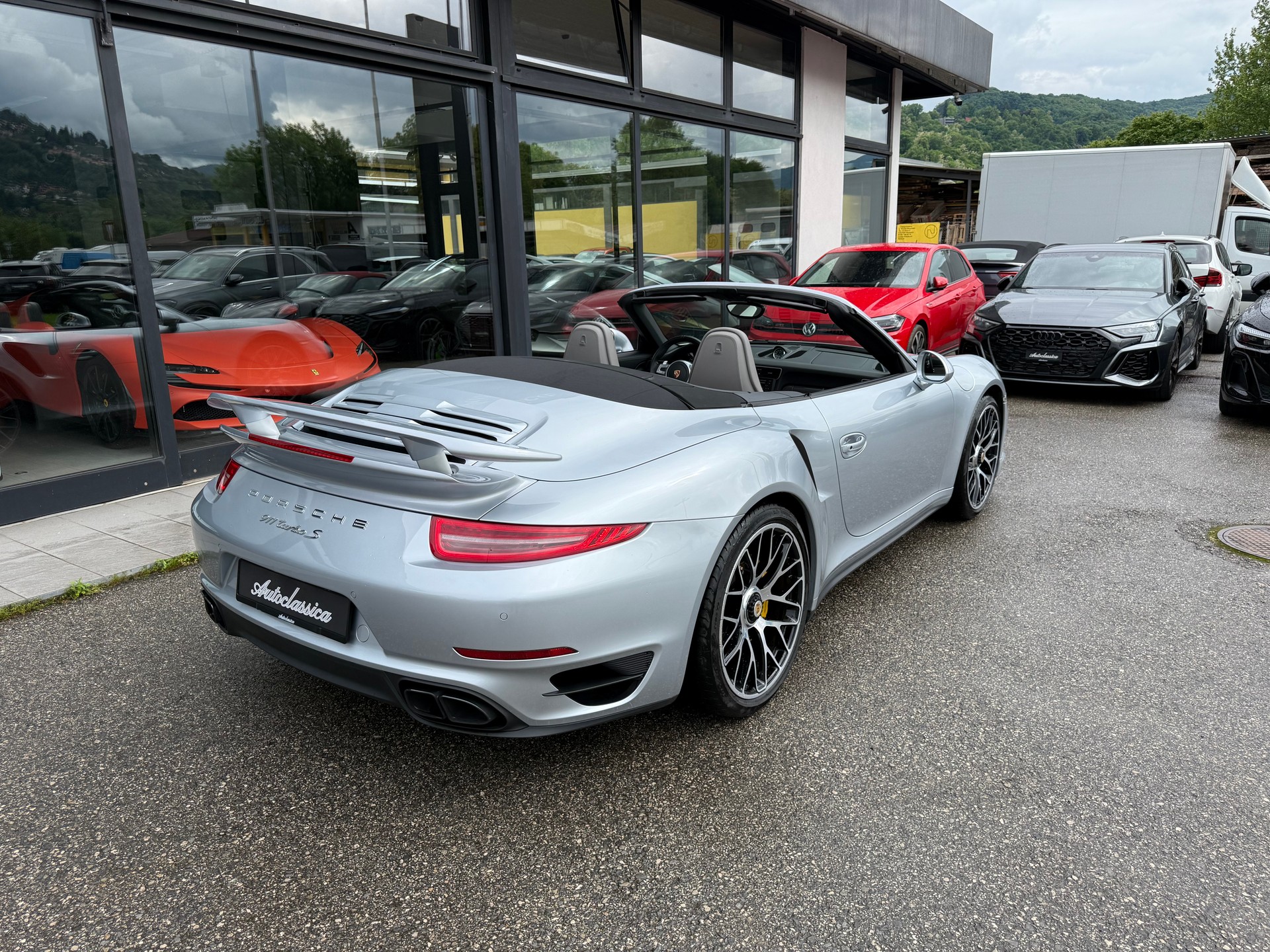PORSCHE 911 Turbo S Cabrio PDK-image-9