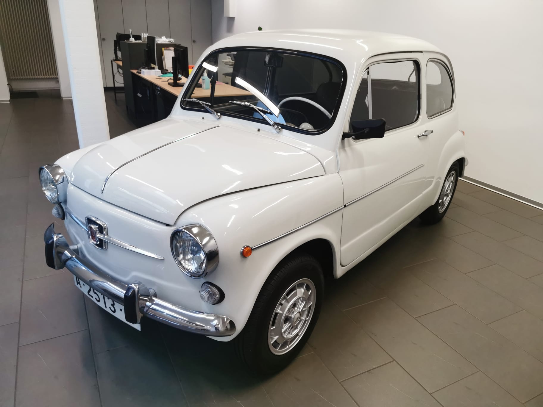 SEAT 600E-image-0