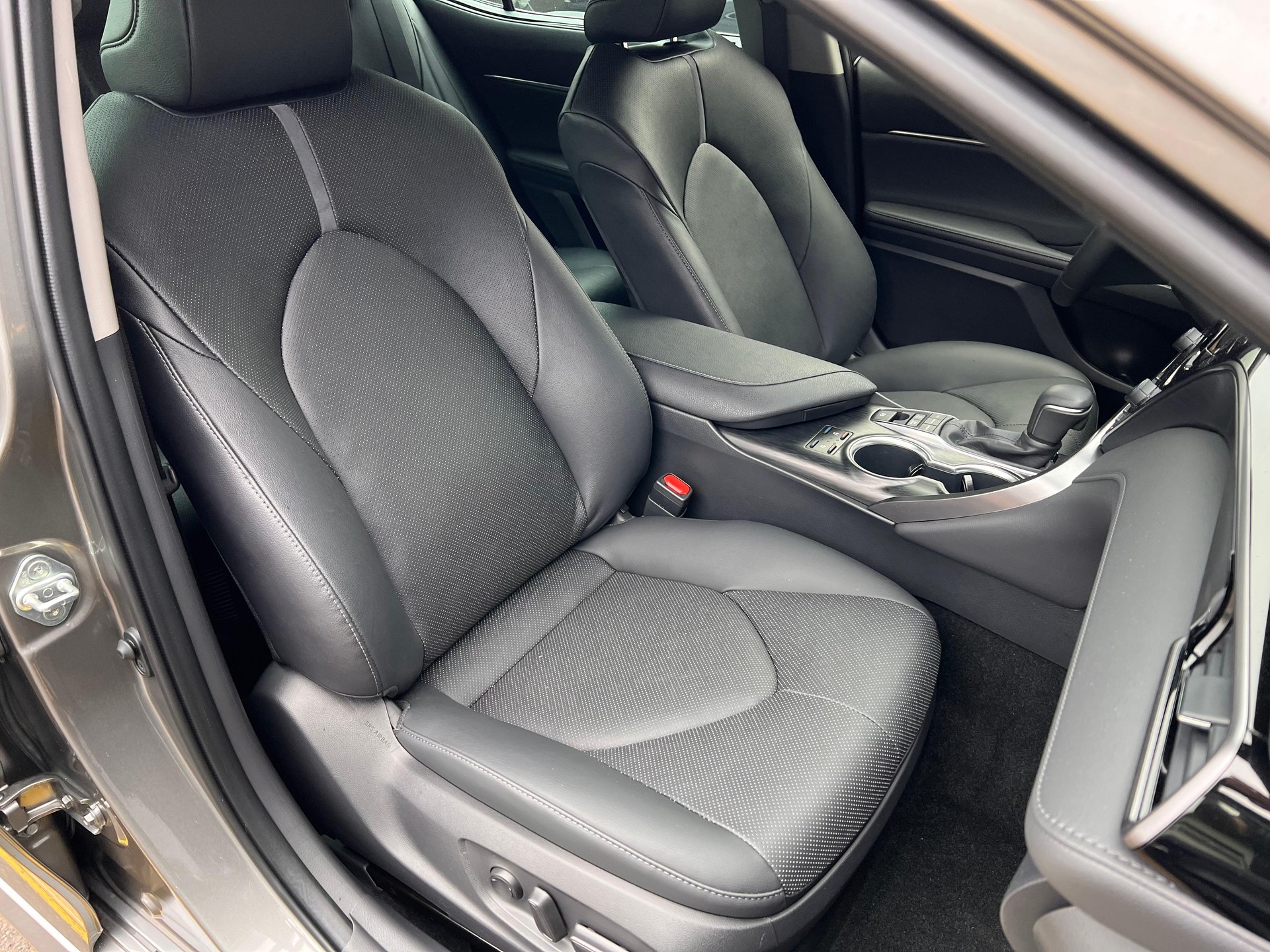 TOYOTA Camry 2.5 HSD Premium-image-14