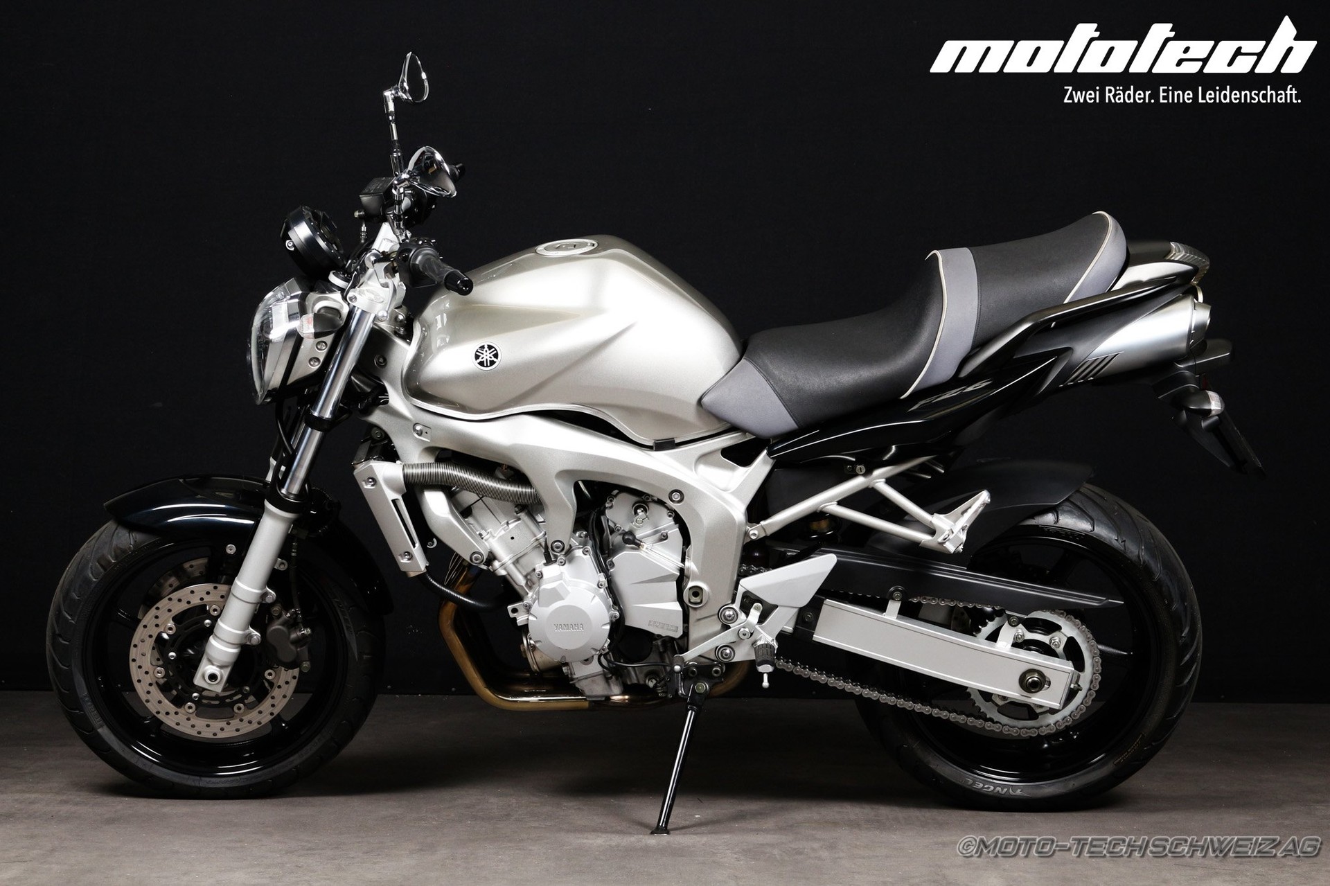 YAMAHA FZ6 N-showroom-element-3