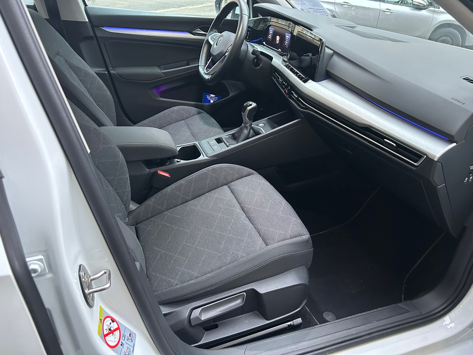 VW Golf VIII 1.0 TSI Life-image-8