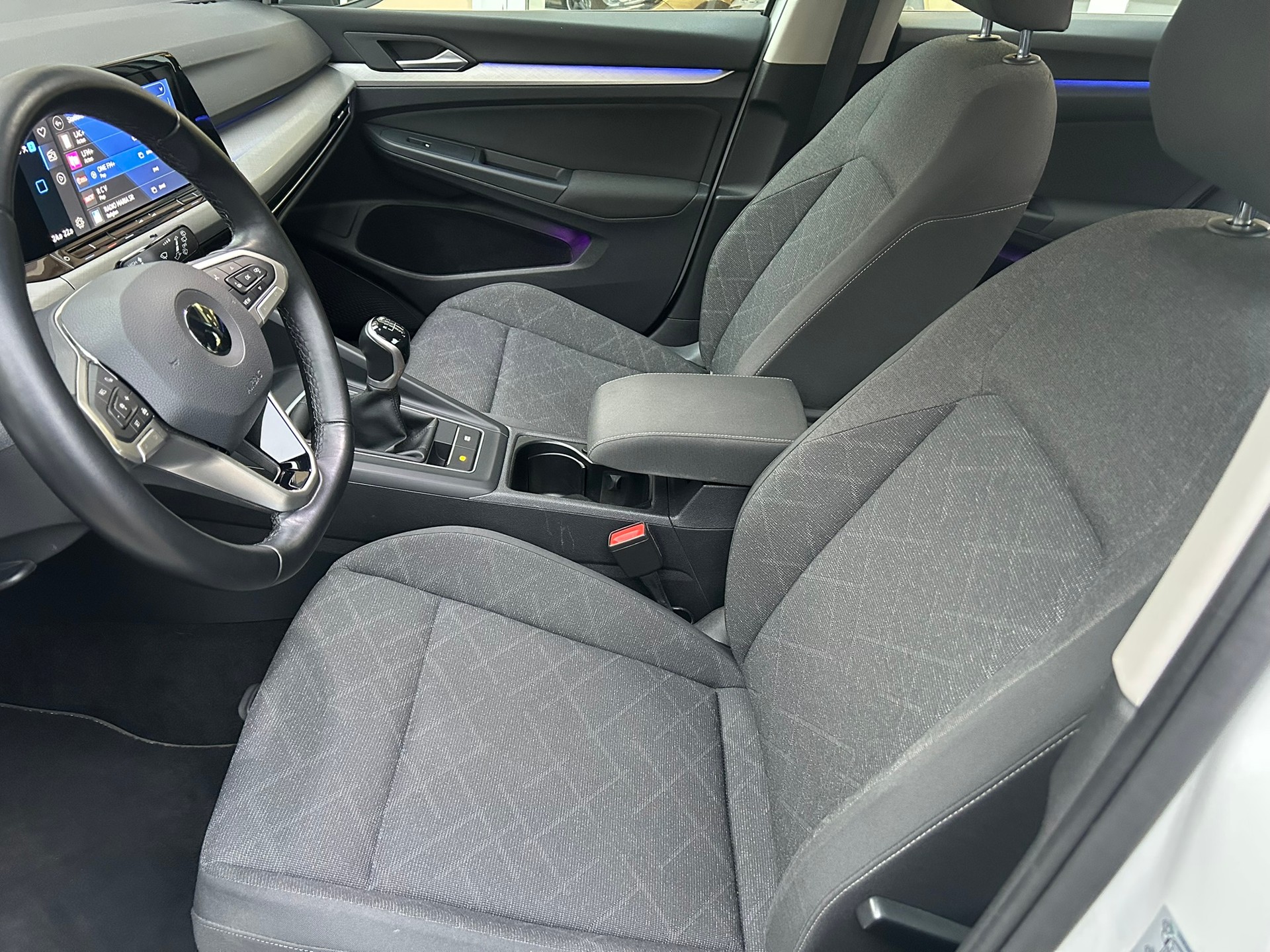 VW Golf VIII 1.0 TSI Life-image-9