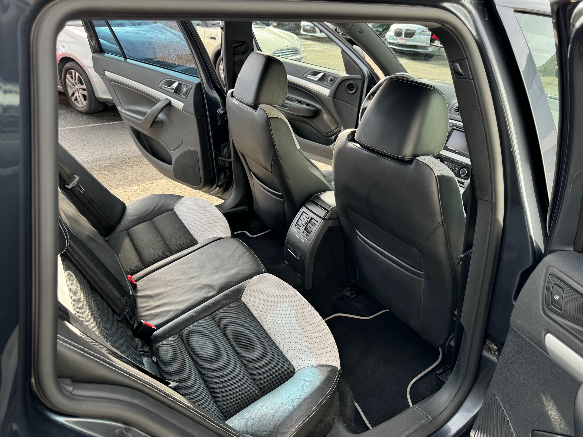 SKODA Octavia Combi 2.0 TSI RS-image-10