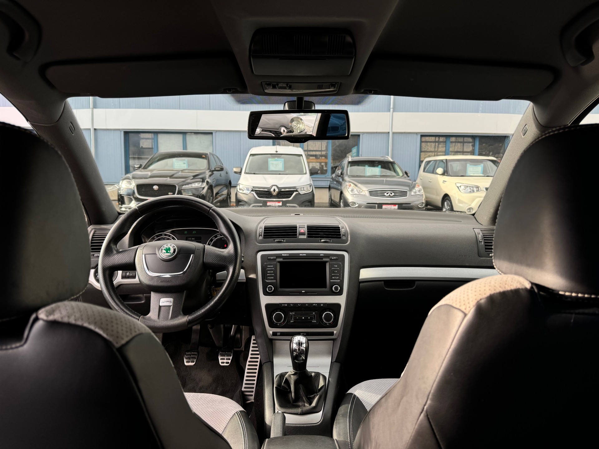 SKODA Octavia Combi 2.0 TSI RS-image-9