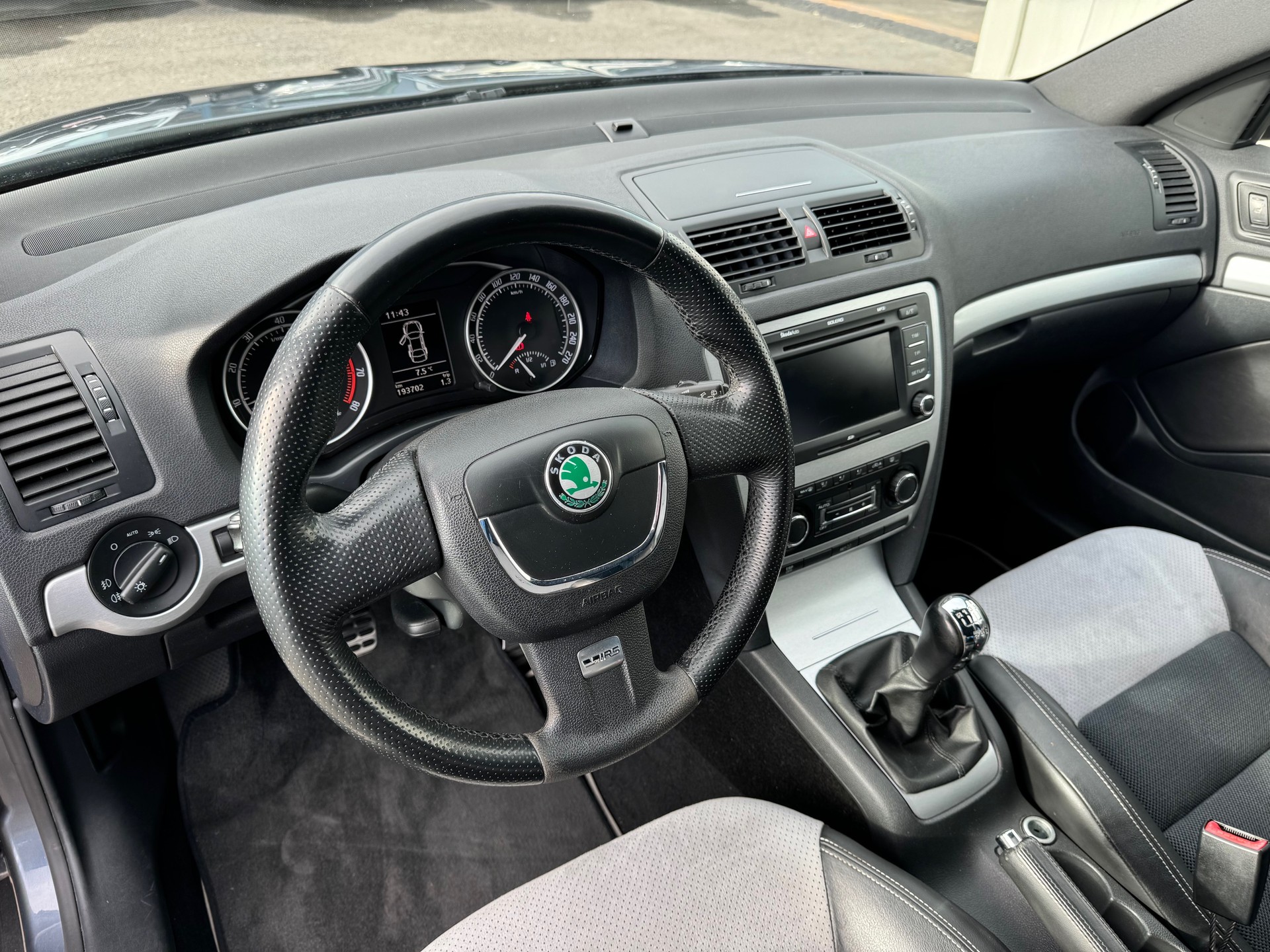 SKODA Octavia Combi 2.0 TSI RS-image-7