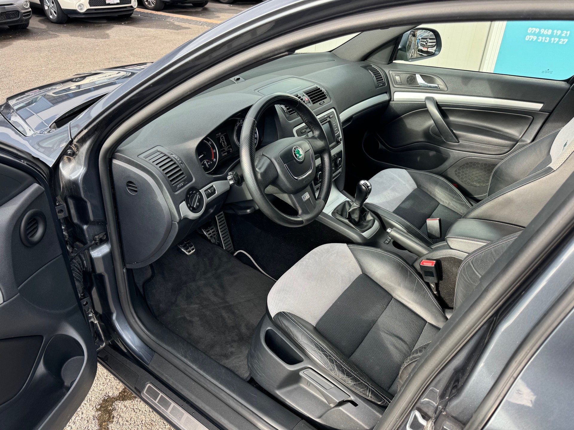 SKODA Octavia Combi 2.0 TSI RS-image-6