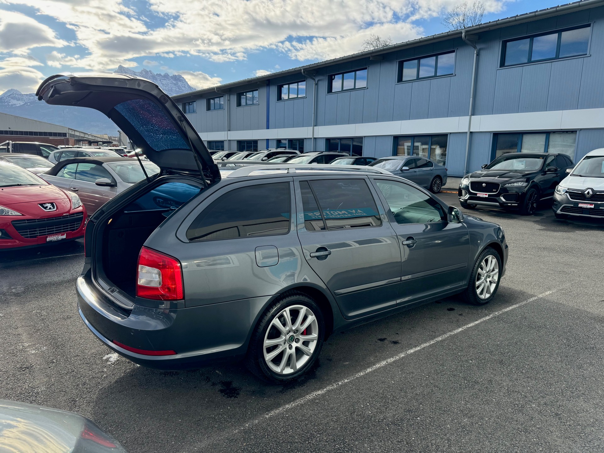 SKODA Octavia Combi 2.0 TSI RS-image-4