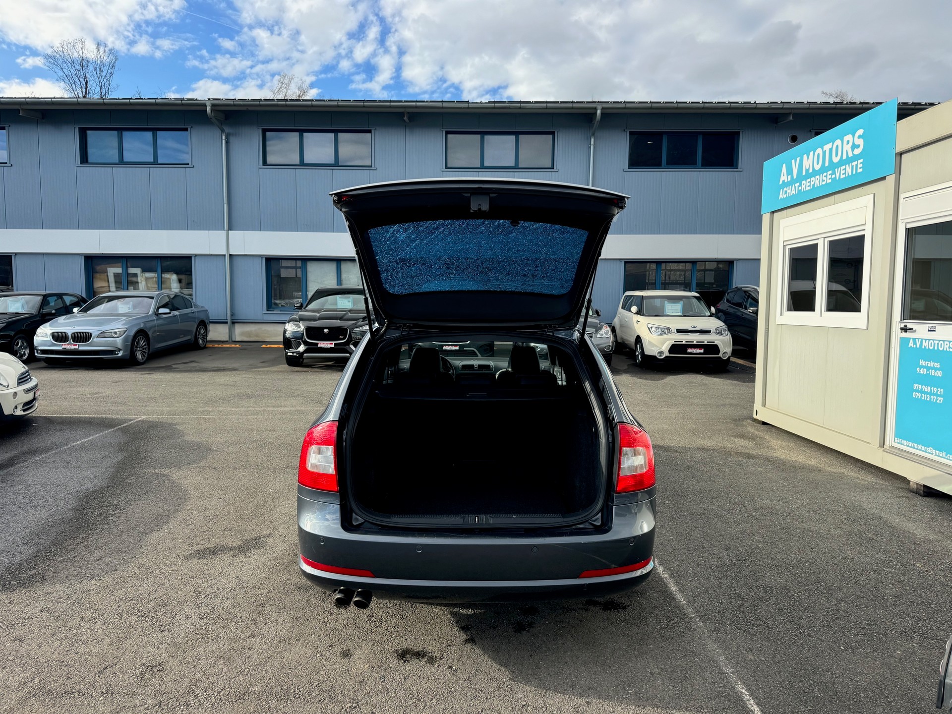 SKODA Octavia Combi 2.0 TSI RS-image-5