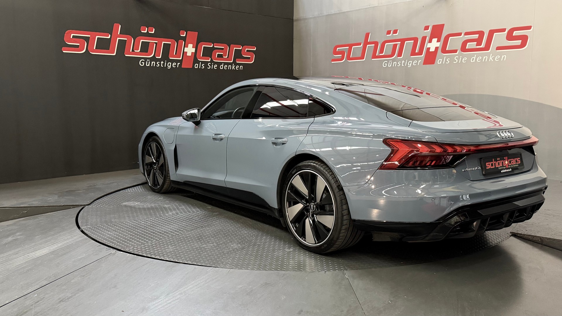 AUDI e-tron GT quattro-showroom-element-3