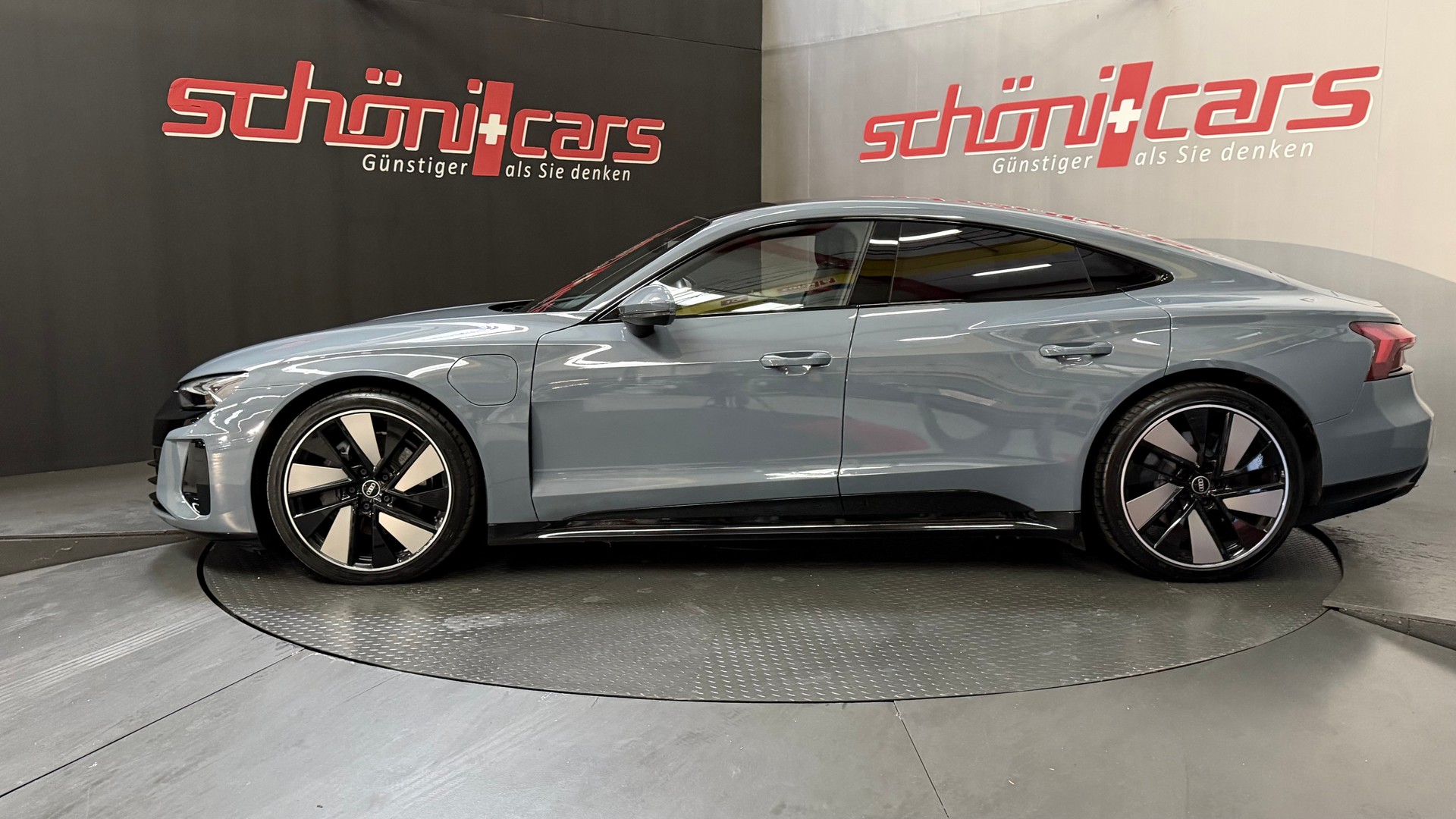 AUDI e-tron GT quattro-showroom-element-2