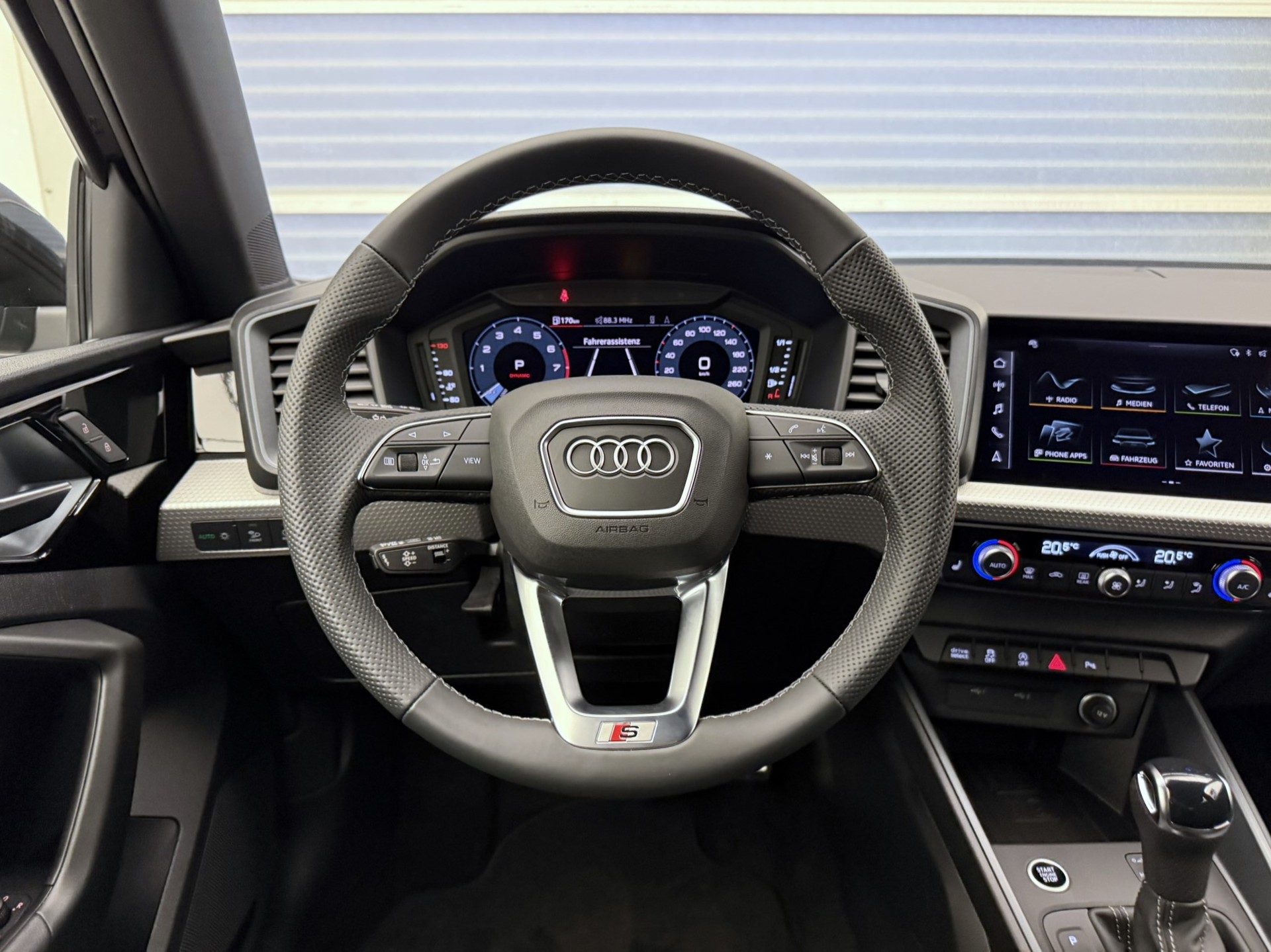 AUDI A1 Sportback 40 TFSI S Line S-tronic-image-6