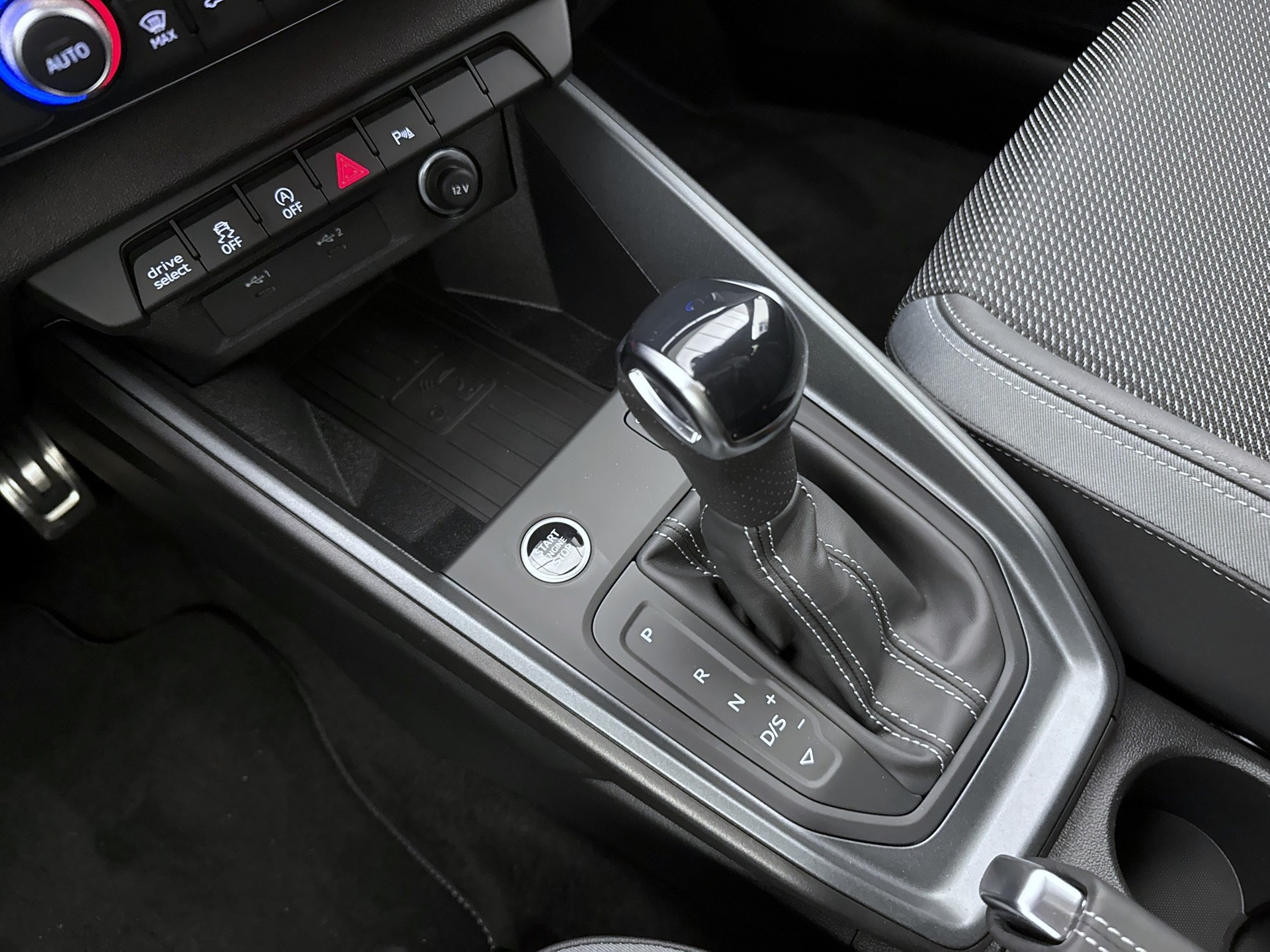 AUDI A1 Sportback 40 TFSI S Line S-tronic-image-10
