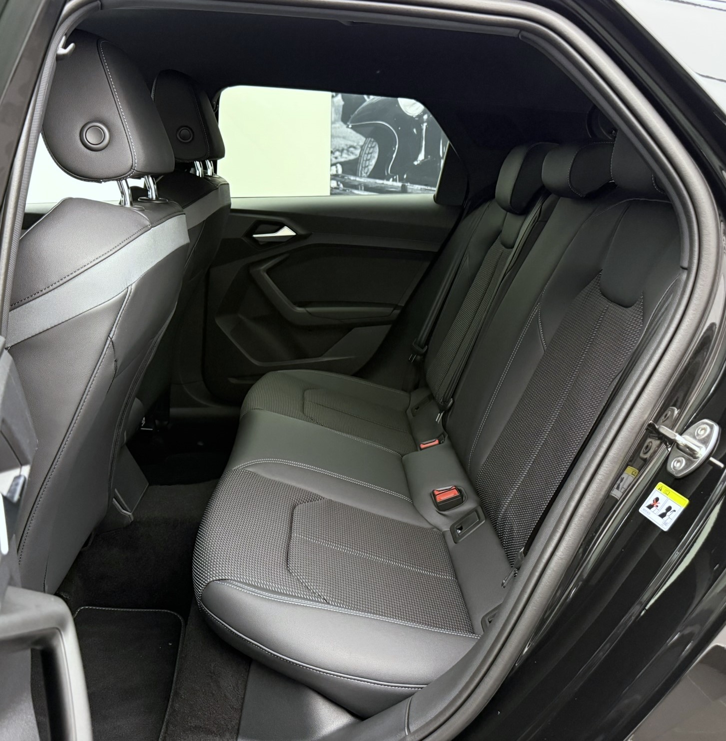 AUDI A1 Sportback 40 TFSI S Line S-tronic-image-16