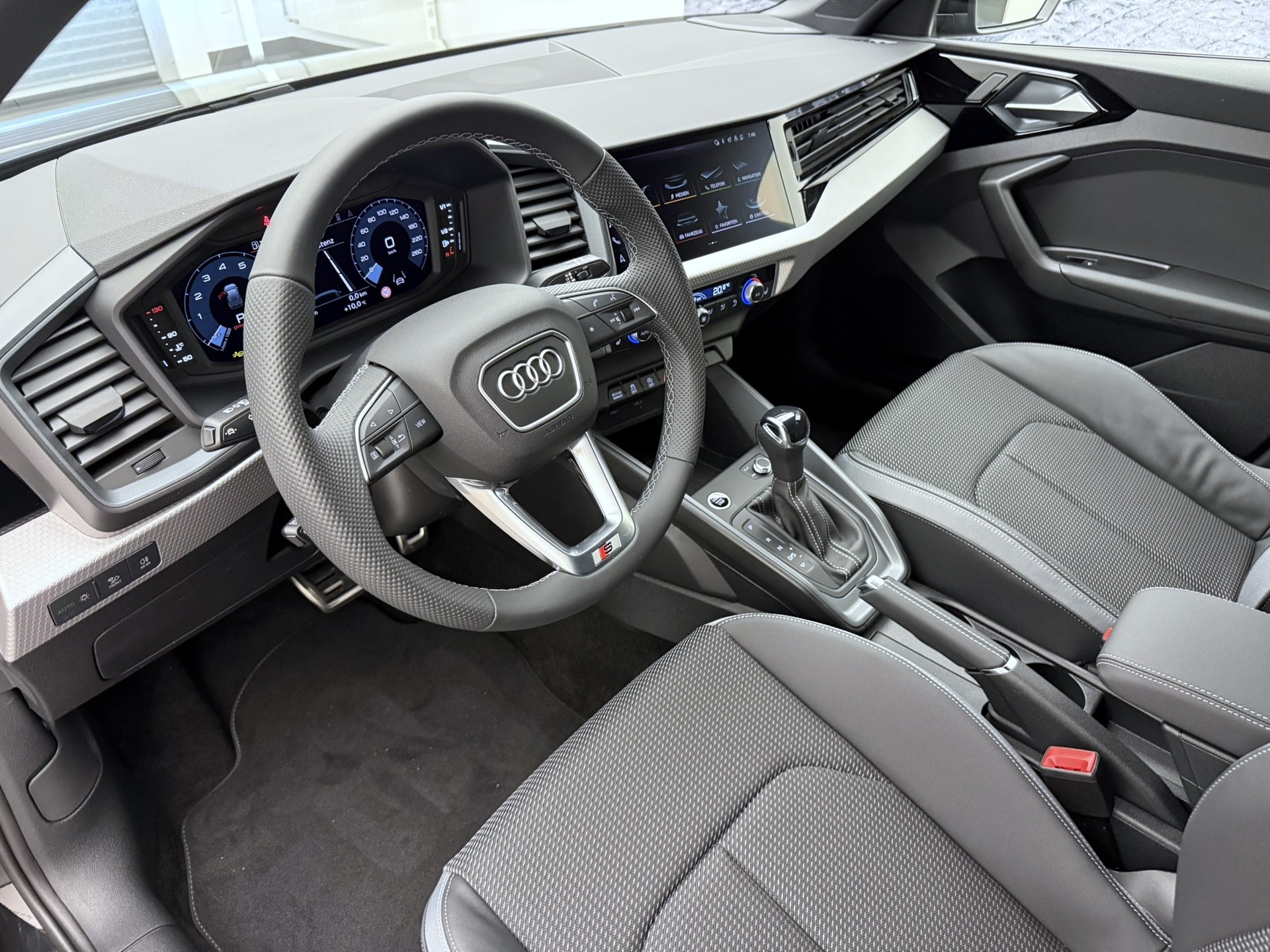 AUDI A1 Sportback 40 TFSI S Line S-tronic-image-5