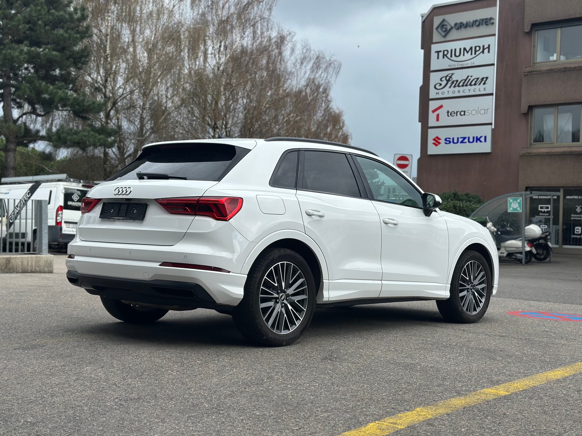 AUDI Q3 40 TFSI quattro S-tronic-image-3