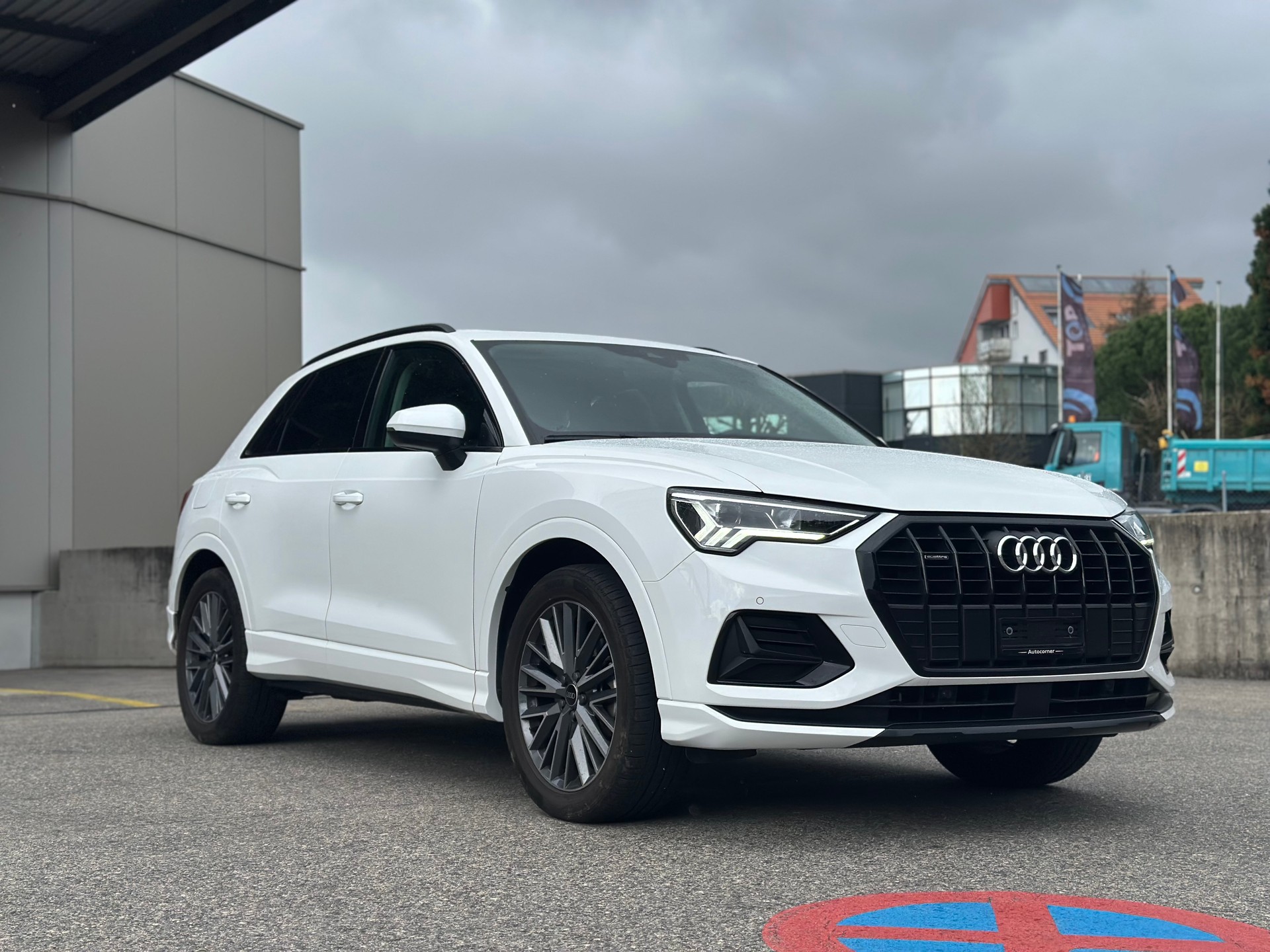 AUDI Q3 40 TFSI quattro S-tronic-image-4