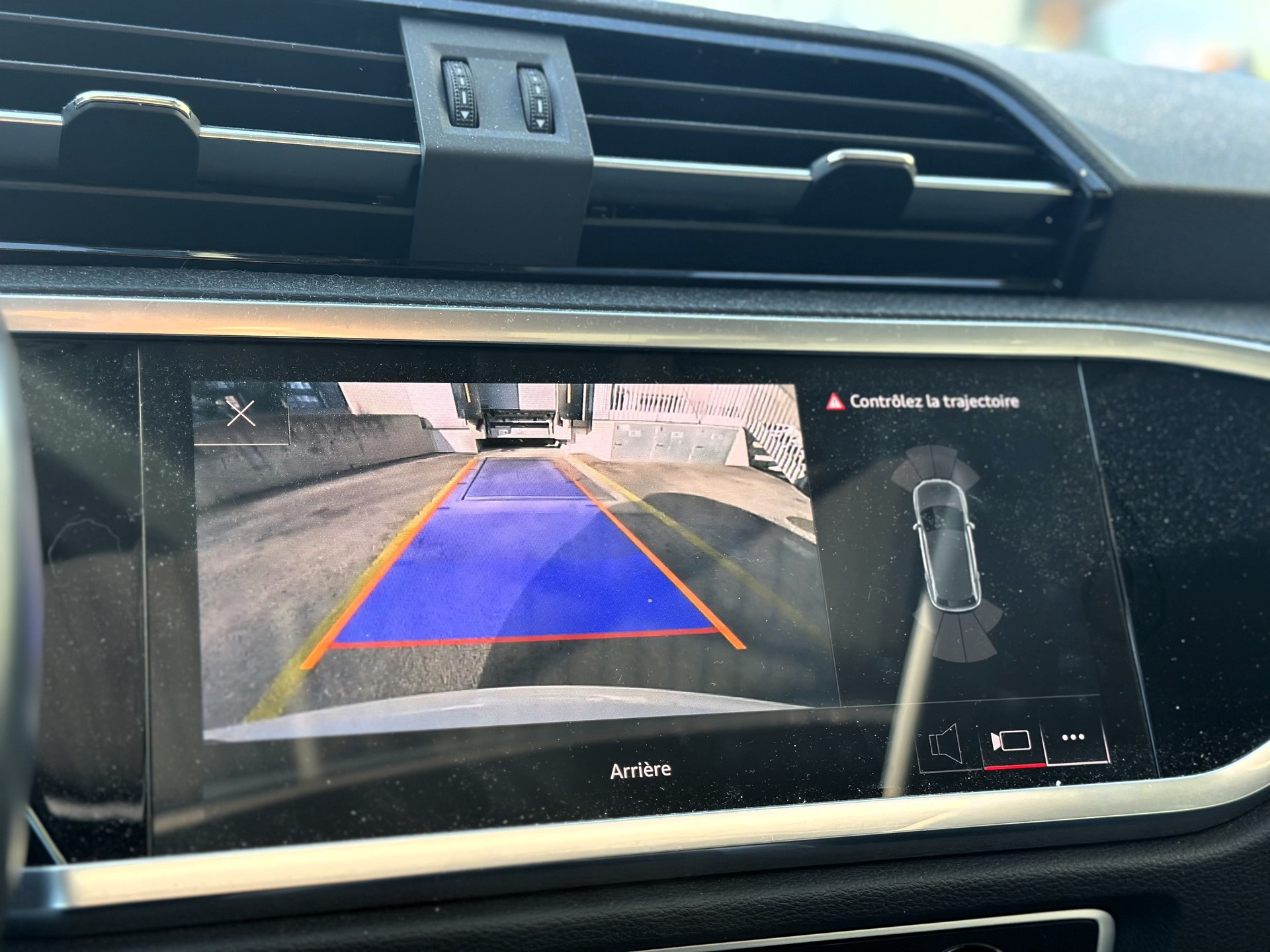 AUDI Q3 40 TFSI quattro S-tronic-image-12