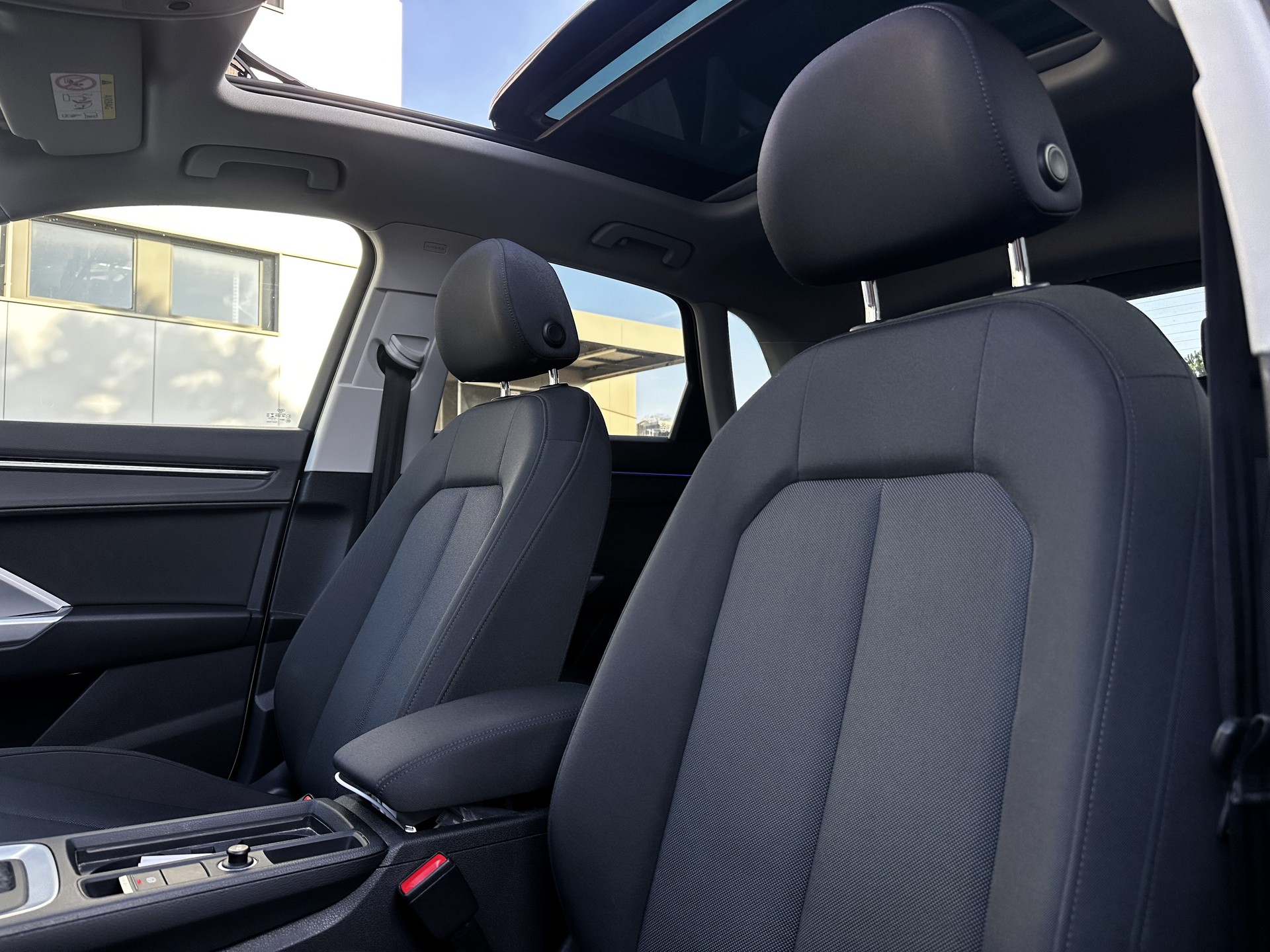 AUDI Q3 40 TFSI quattro S-tronic-image-6