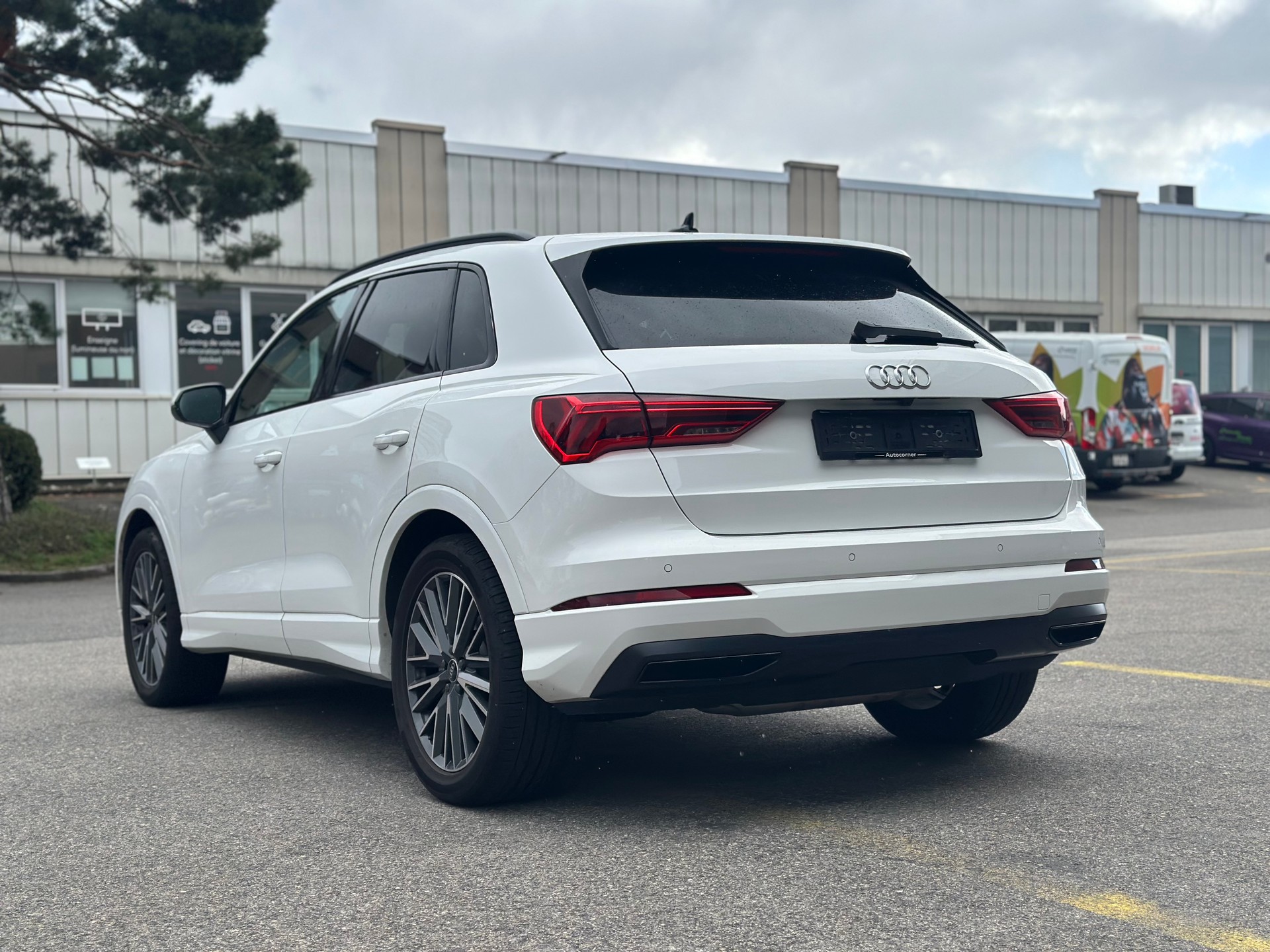 AUDI Q3 40 TFSI quattro S-tronic-image-5