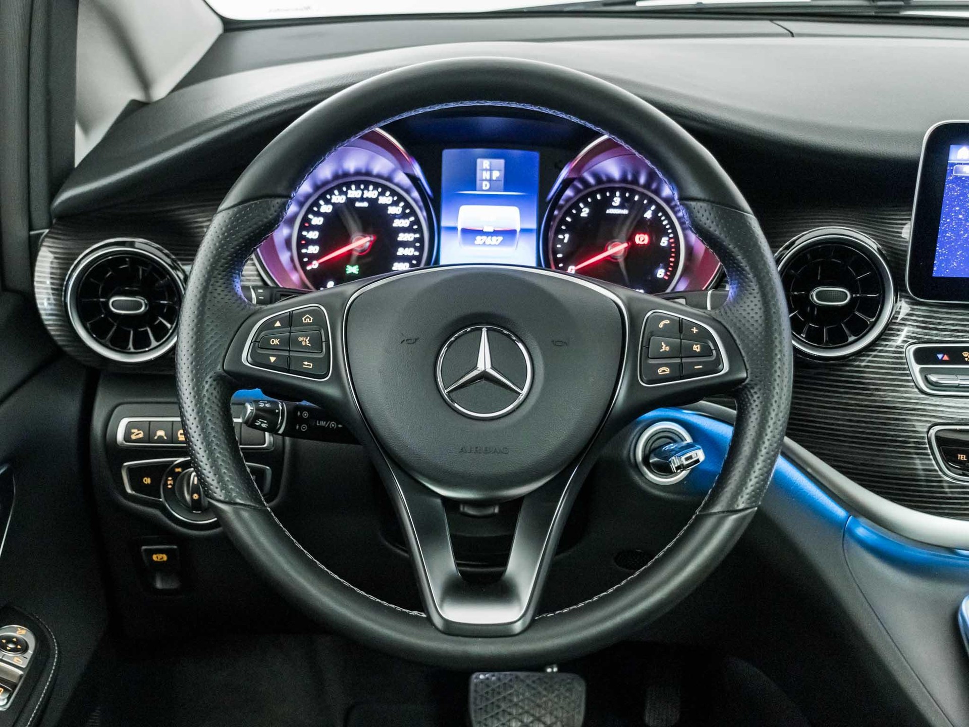 MERCEDES-BENZ V 250 d 4MATIC AVANTGARDE L-image-11