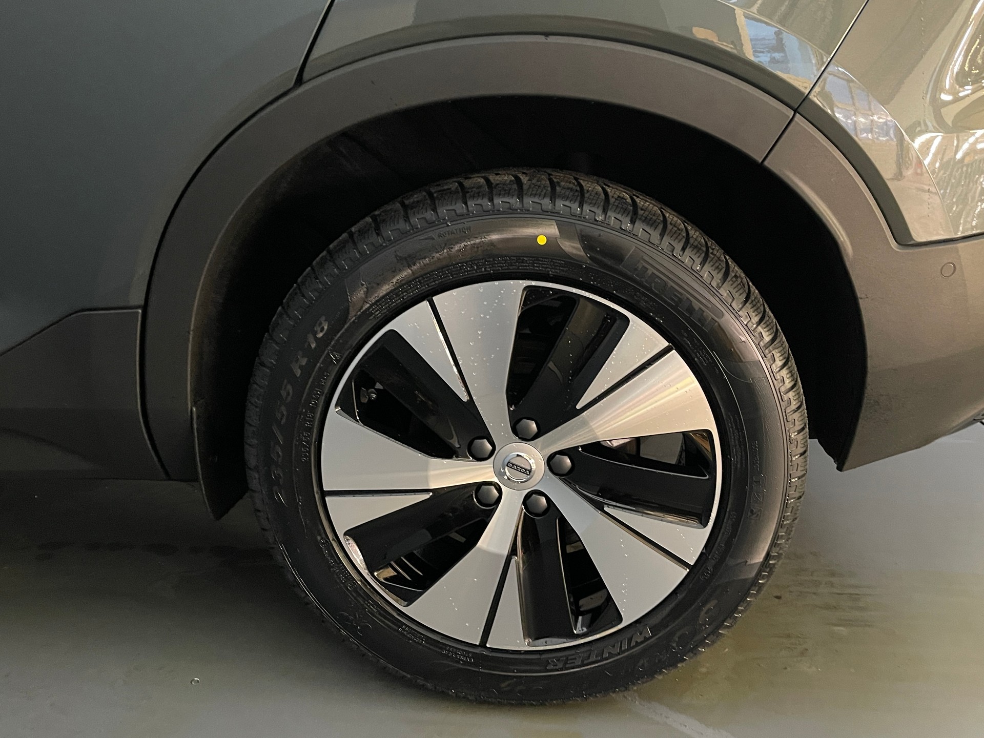 VOLVO XC40 2.0 B3 MH Plus Dark-image-5