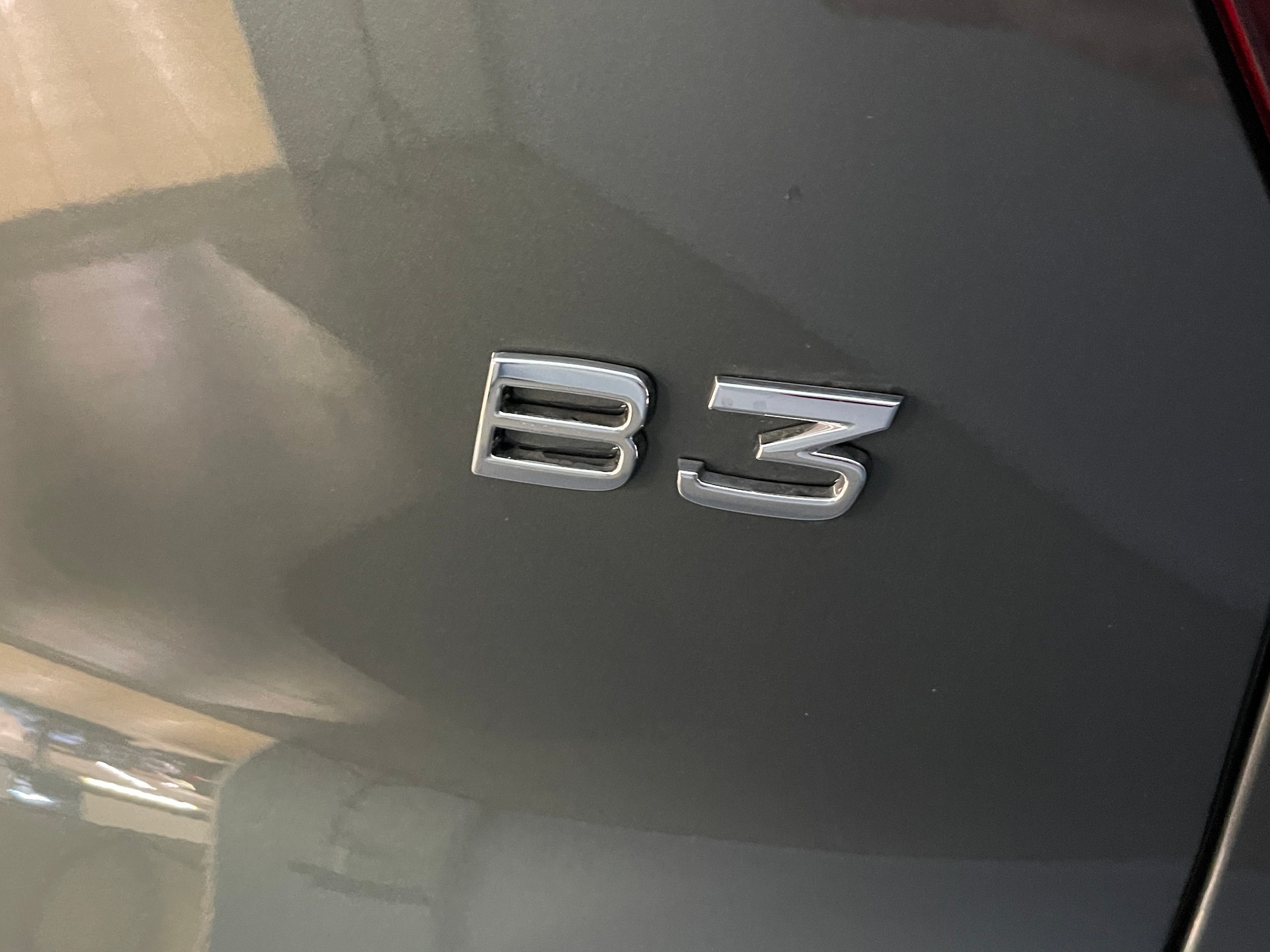 VOLVO XC40 2.0 B3 MH Plus Dark-image-7