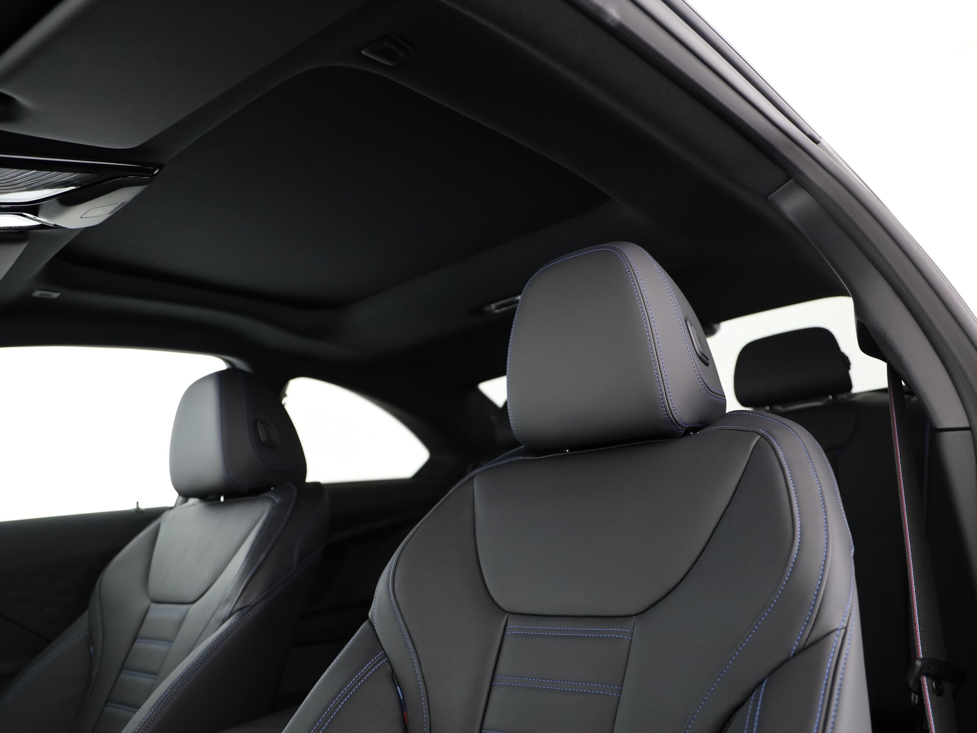 BMW M240i xDrive Coupé-image-16