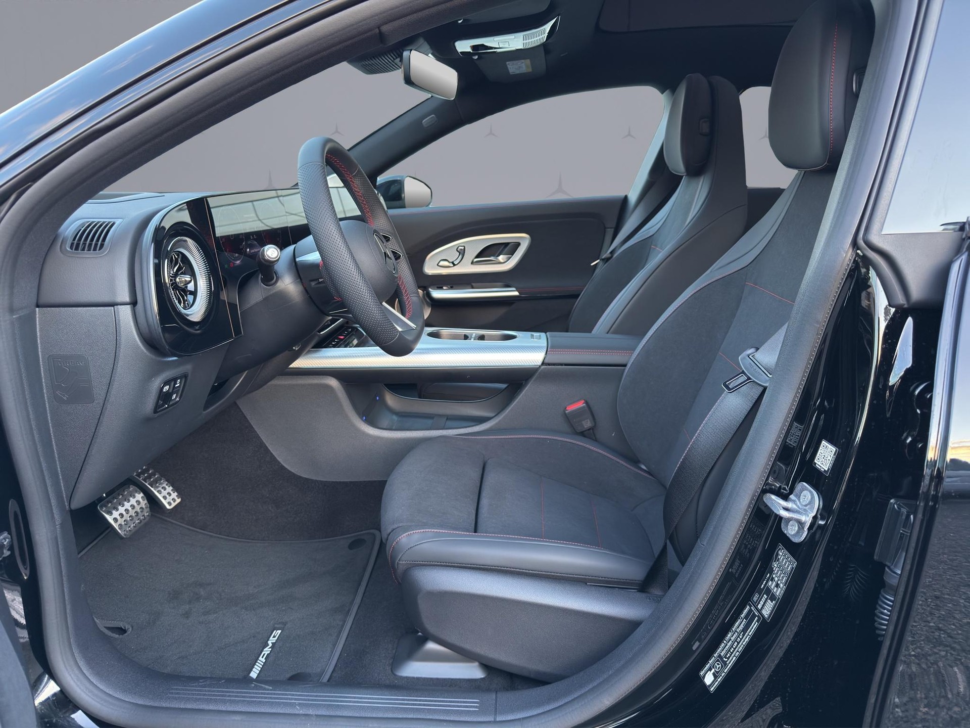 MERCEDES-BENZ CLA 250+ AMG Line-image-8