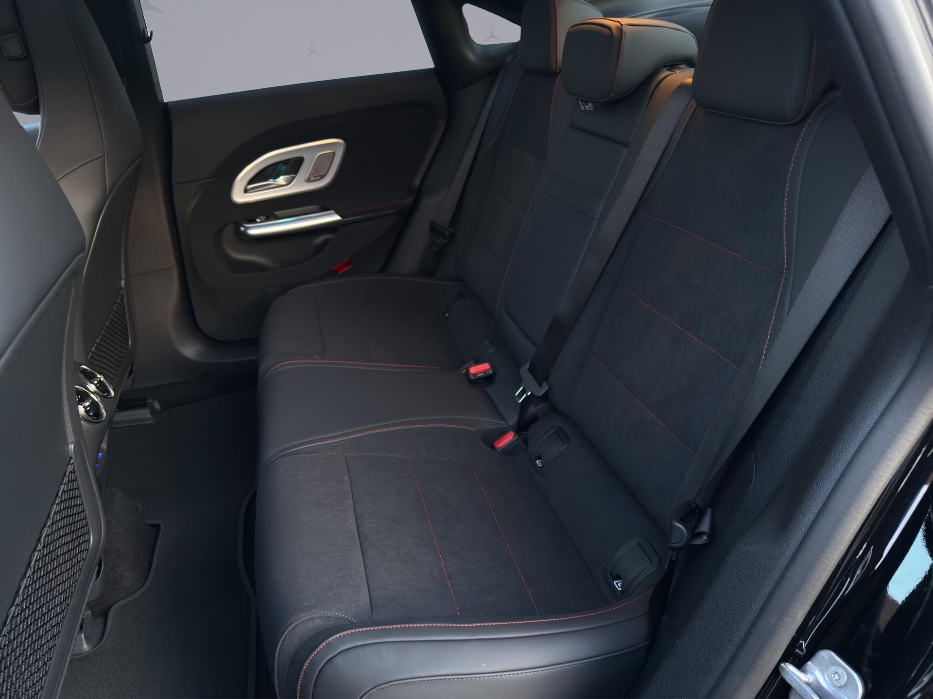 MERCEDES-BENZ CLA 250+ AMG Line-image-11