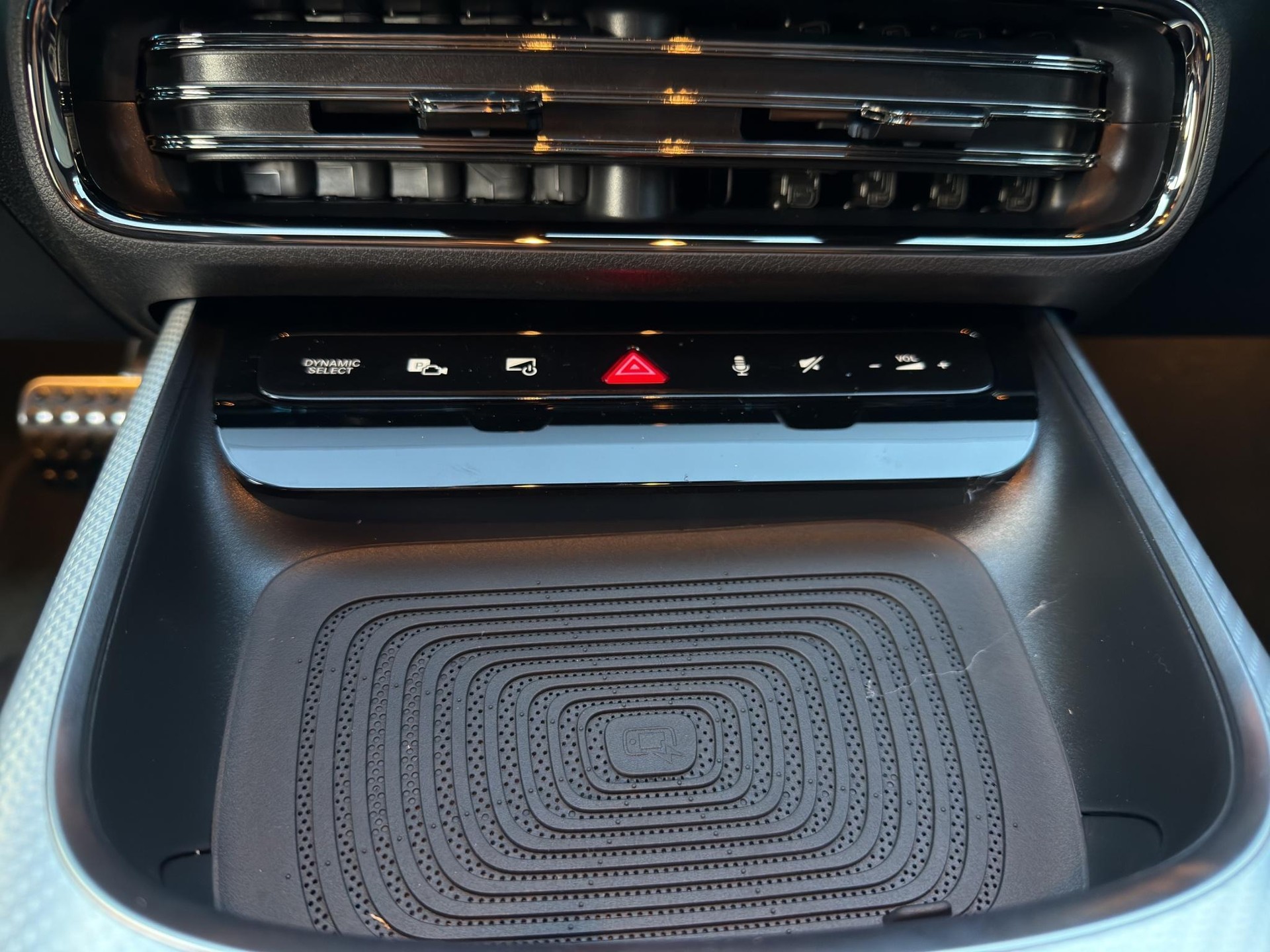 MERCEDES-BENZ CLA 250+ AMG Line-image-22