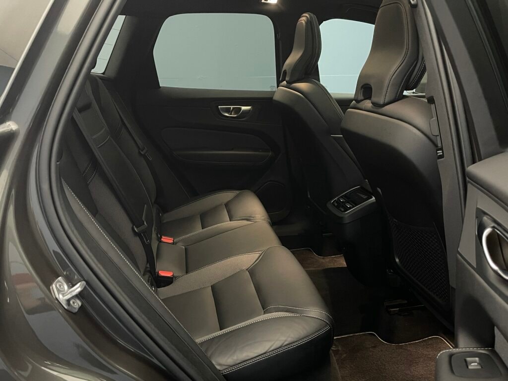 VOLVO XC60 2.0 B5 MH R-Design-image-6