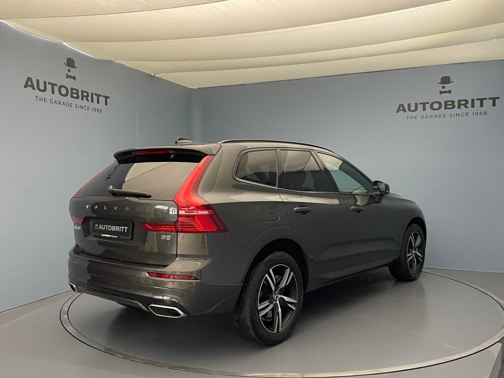 VOLVO XC60 2.0 B5 MH R-Design-image-3