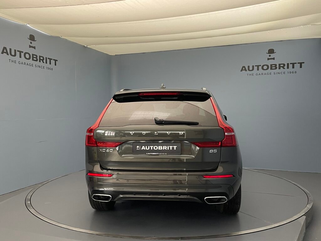 VOLVO XC60 2.0 B5 MH R-Design-image-4