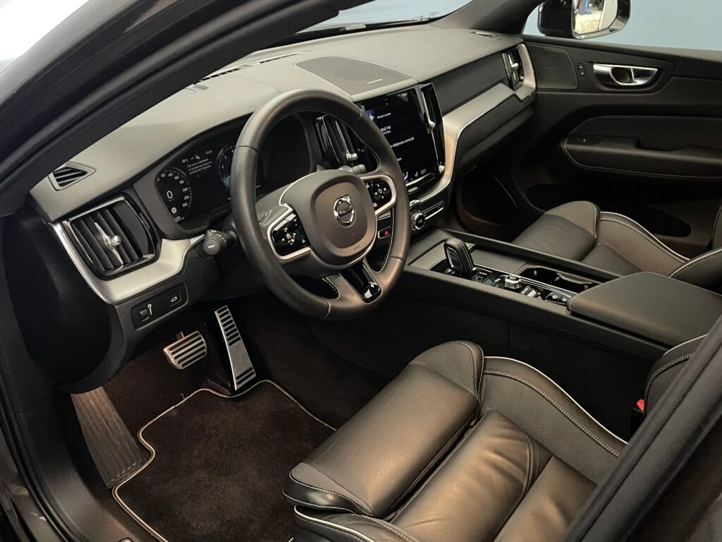 VOLVO XC60 2.0 B5 MH R-Design-image-11