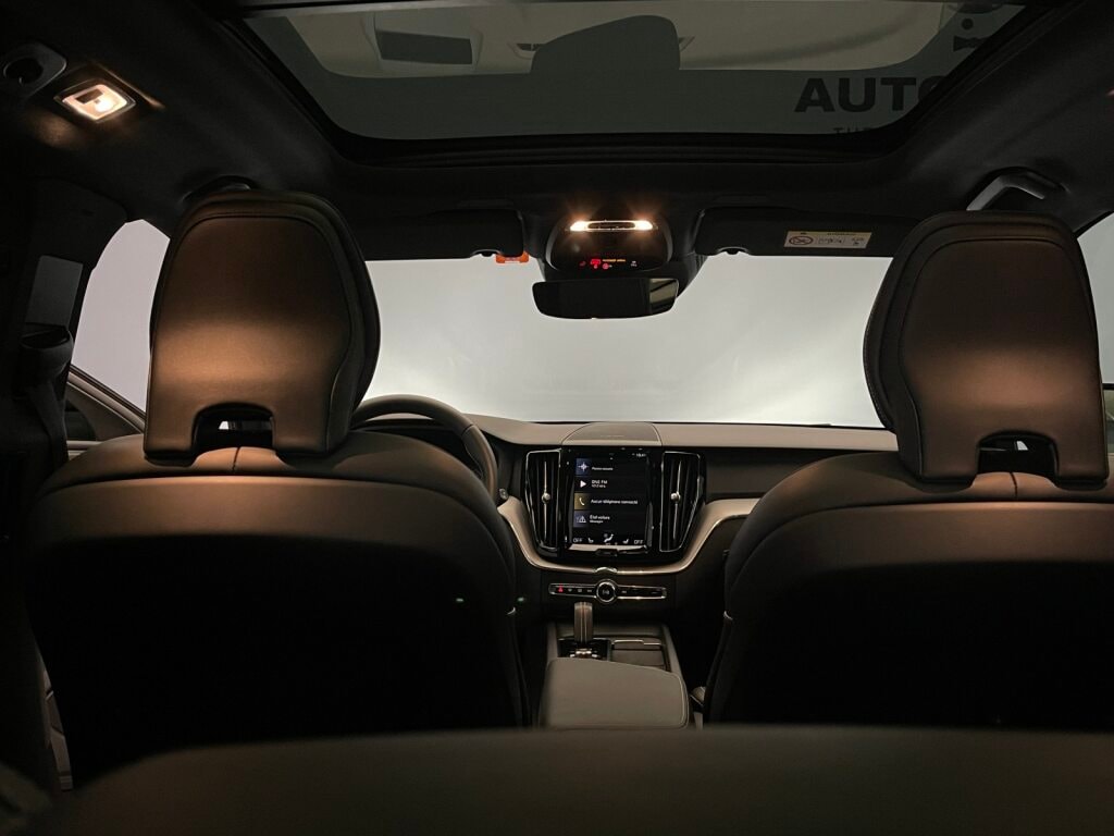 VOLVO XC60 2.0 B5 MH R-Design-image-12