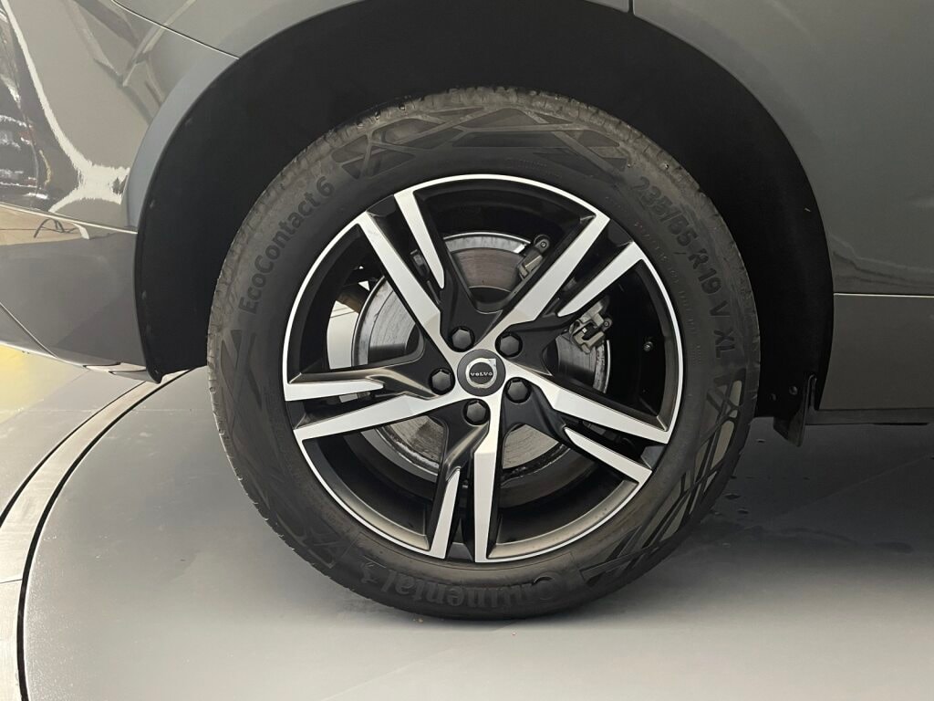 VOLVO XC60 2.0 B5 MH R-Design-image-5