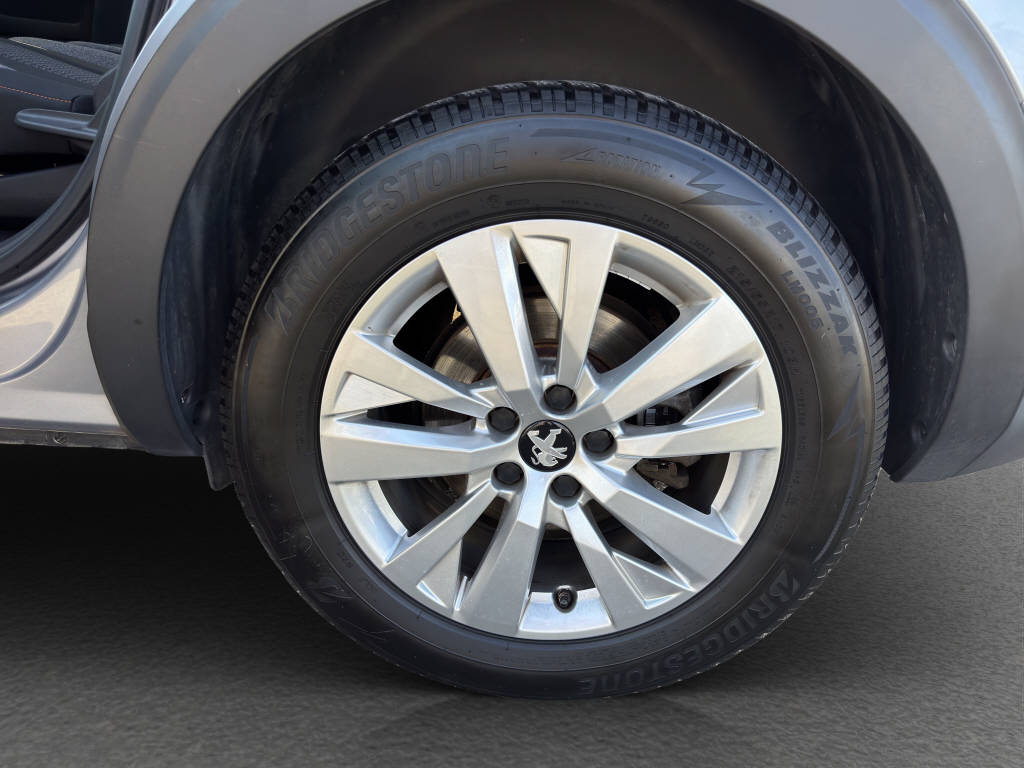 PEUGEOT 5008 1.5 BlueHDi Business Line-image-11