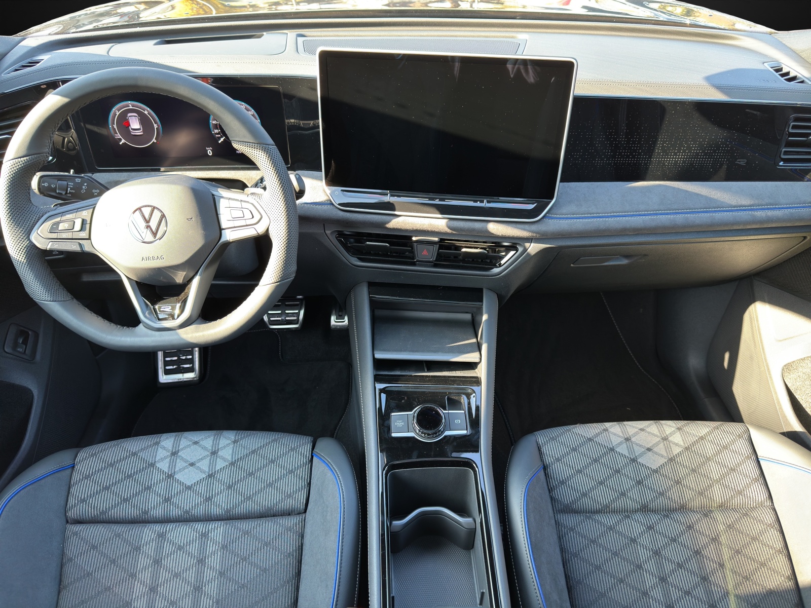VW Tiguan 2.0 TDI SCR R-Line 4Motion DSG-image-11