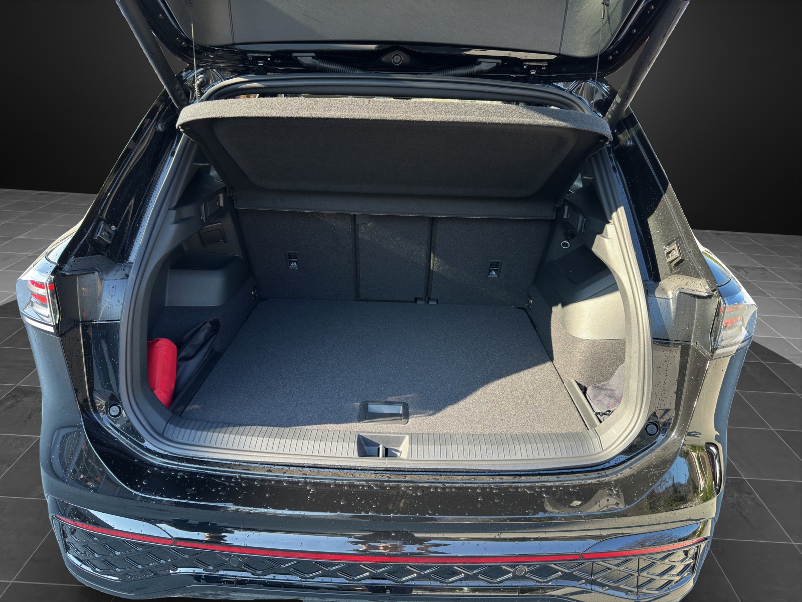 VW Tiguan 2.0 TDI SCR R-Line 4Motion DSG-image-12