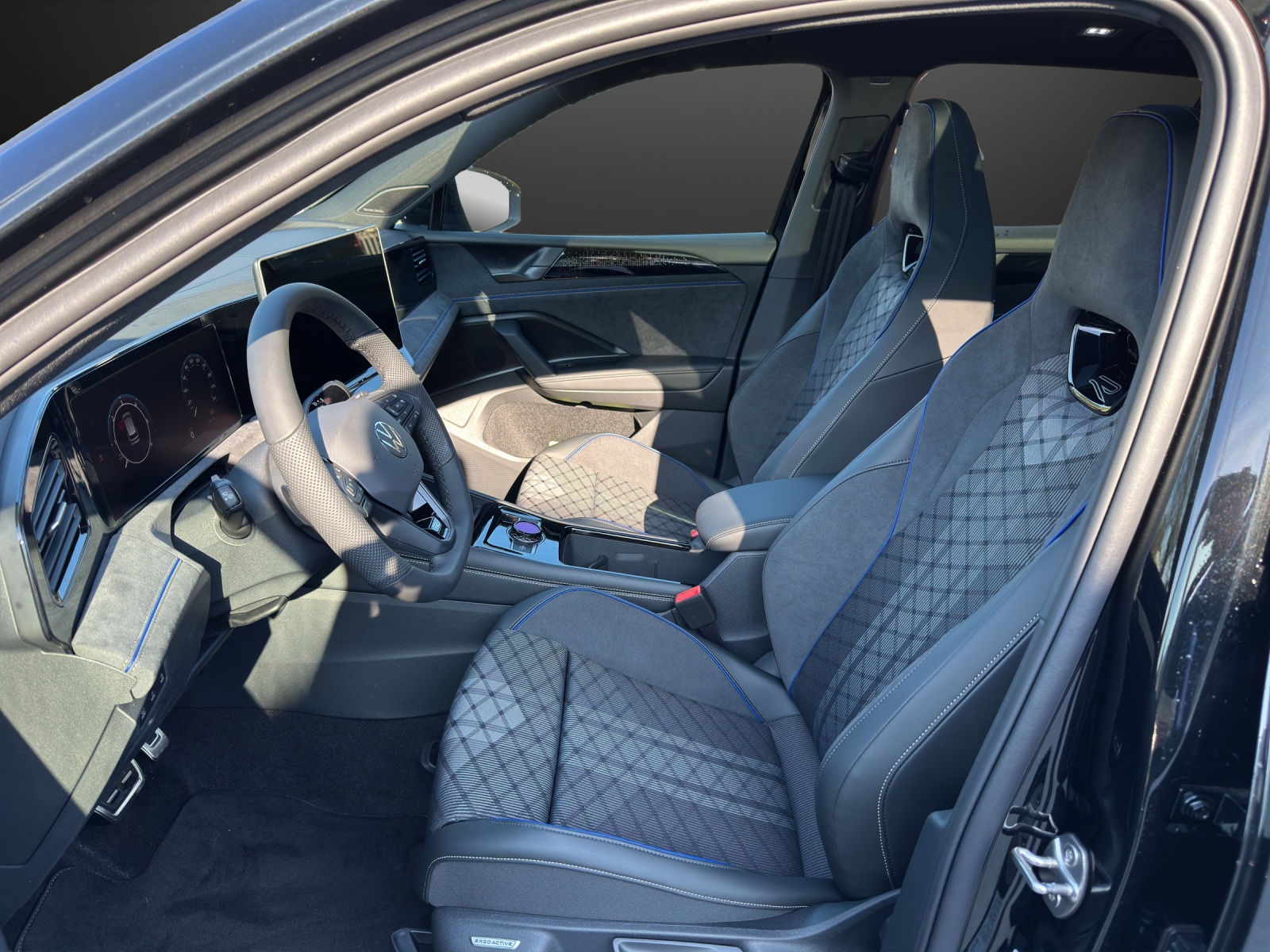 VW Tiguan 2.0 TDI SCR R-Line 4Motion DSG-image-7