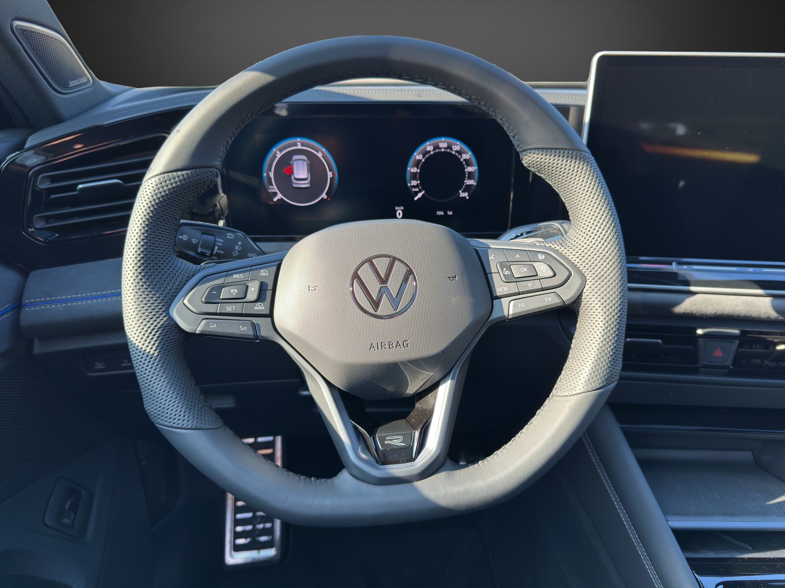 VW Tiguan 2.0 TDI SCR R-Line 4Motion DSG-image-10