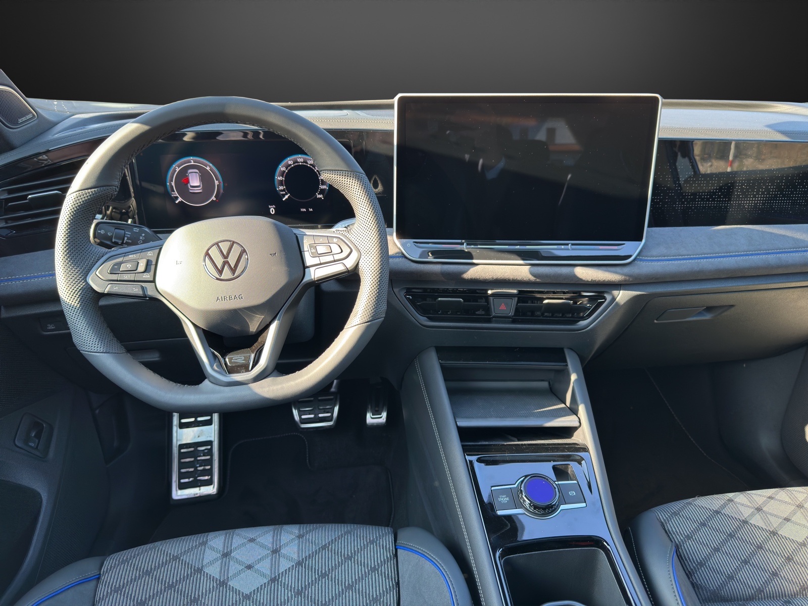 VW Tiguan 2.0 TDI SCR R-Line 4Motion DSG-image-9