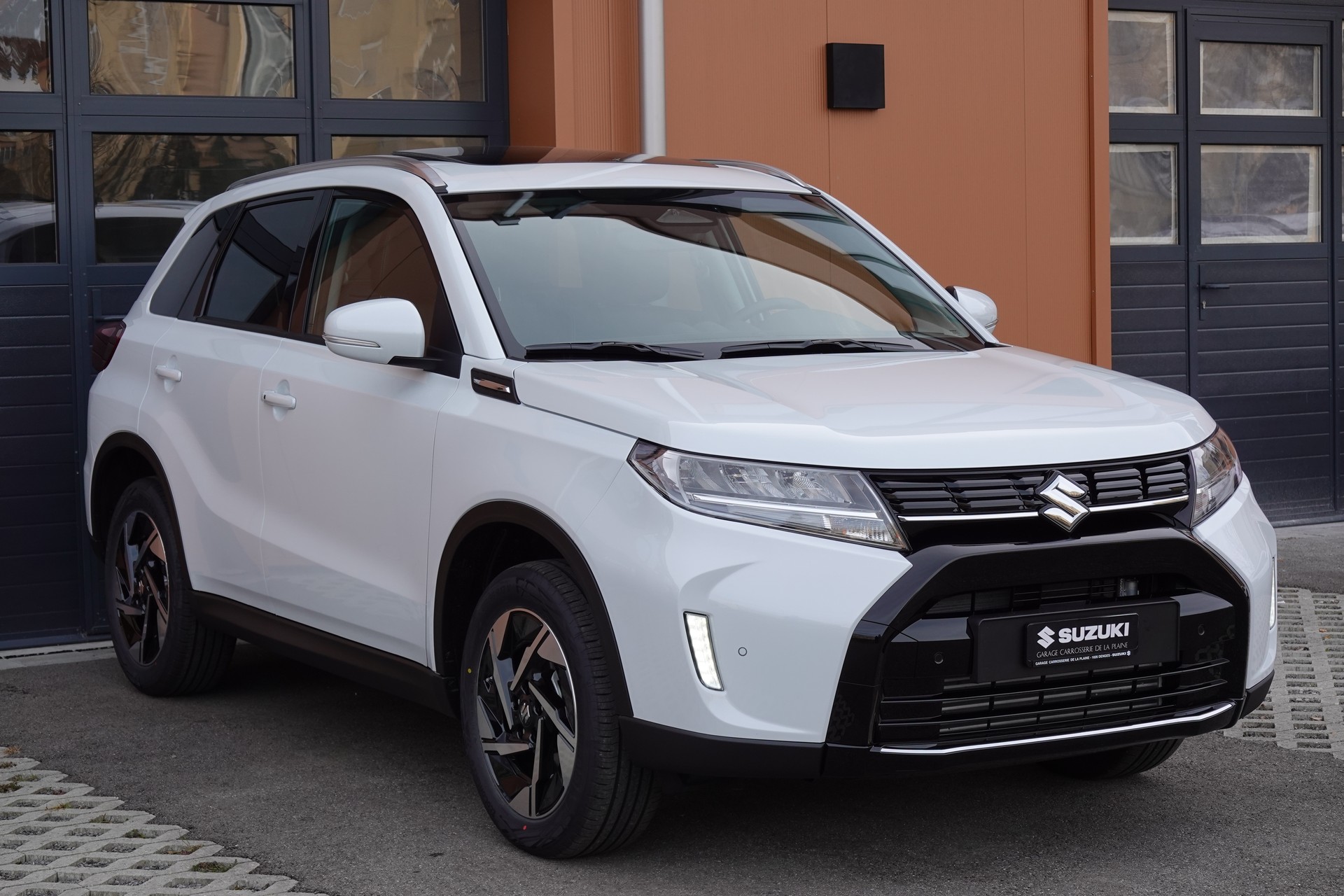 SUZUKI Vitara 1.5 Hybrid Compact Top 4x4 AGS-image-2