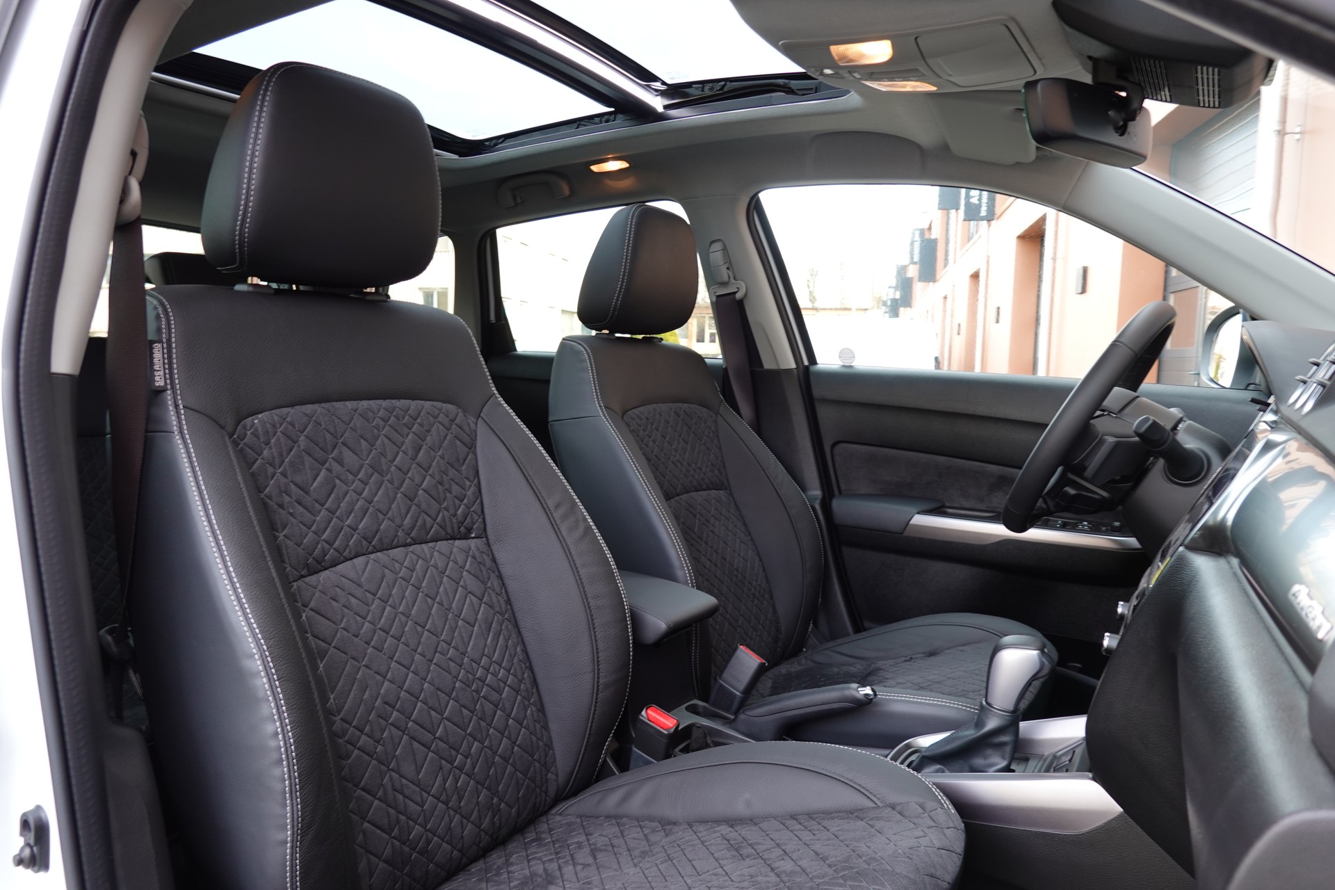 SUZUKI Vitara 1.5 Hybrid Compact Top 4x4 AGS-image-25
