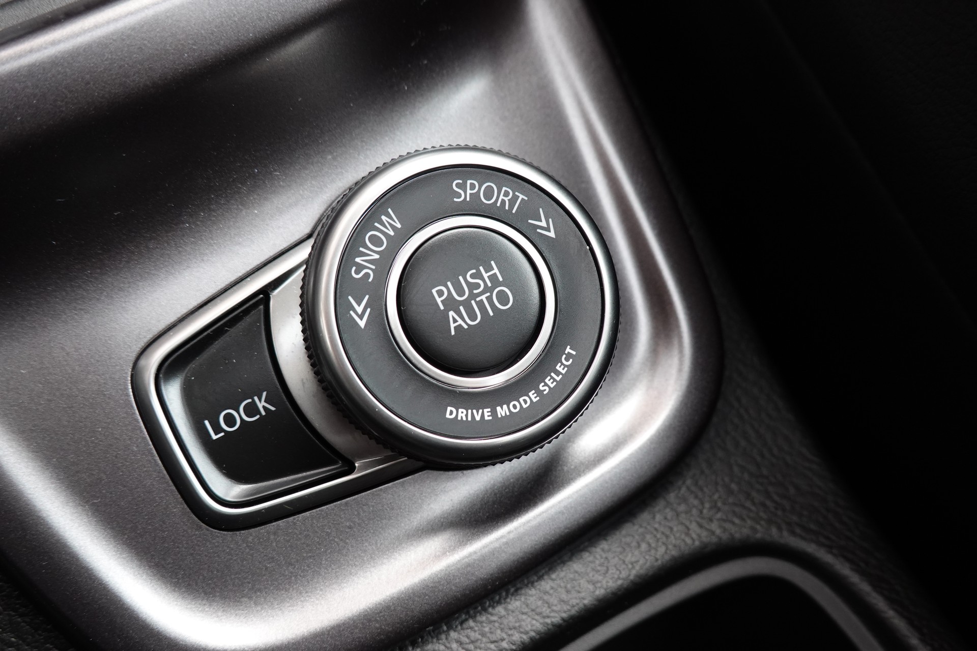 SUZUKI Vitara 1.5 Hybrid Compact Top 4x4 AGS-image-23