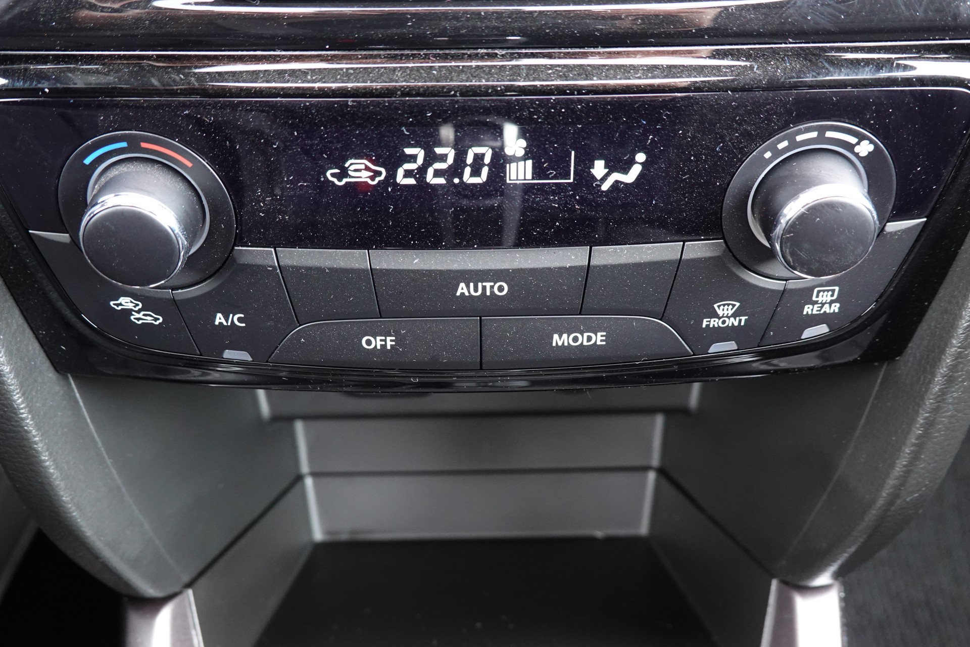 SUZUKI Vitara 1.5 Hybrid Compact Top 4x4 AGS-image-14
