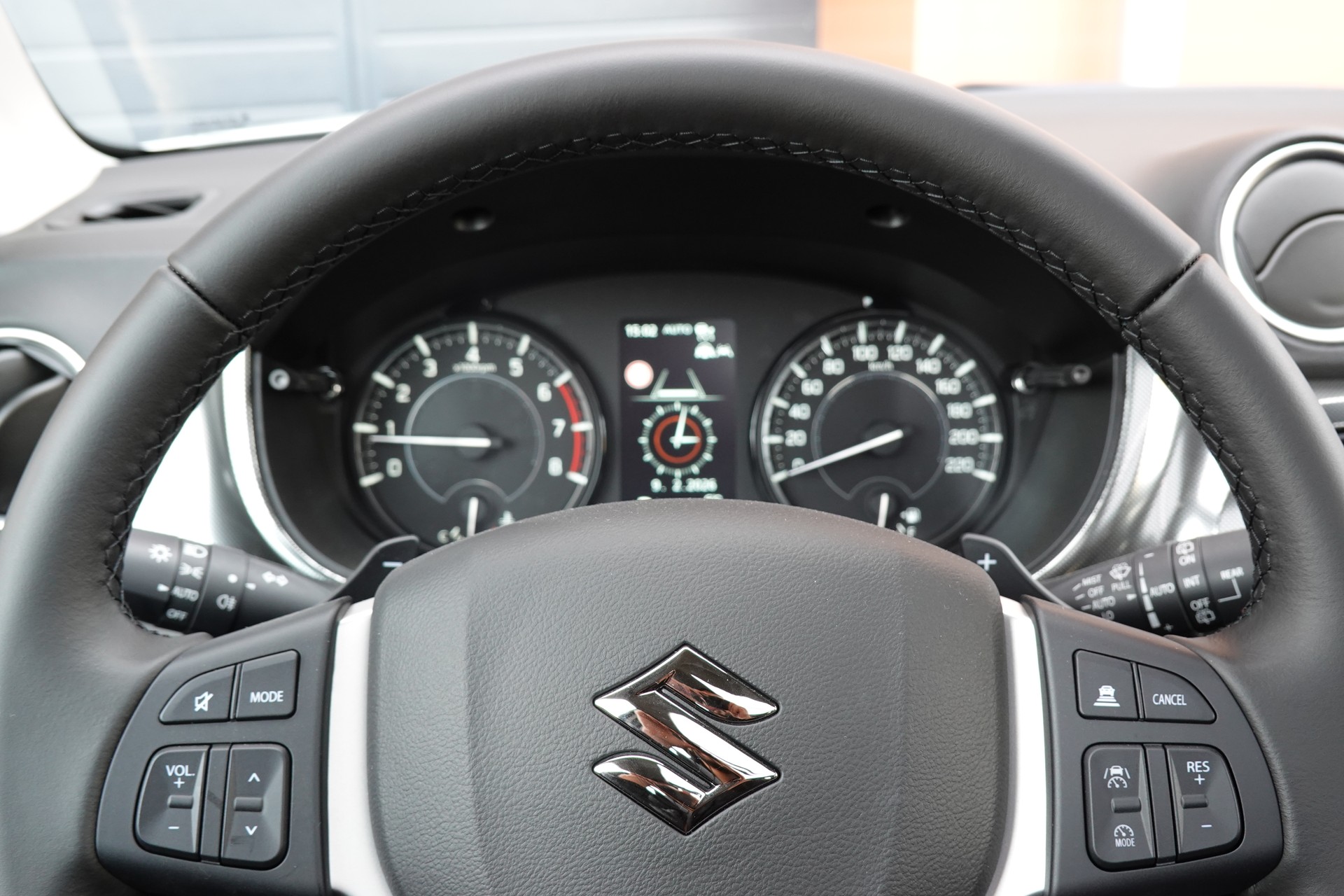SUZUKI Vitara 1.5 Hybrid Compact Top 4x4 AGS-image-15