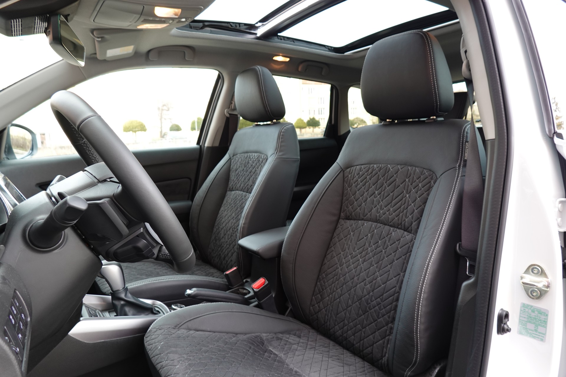 SUZUKI Vitara 1.5 Hybrid Compact Top 4x4 AGS-image-24