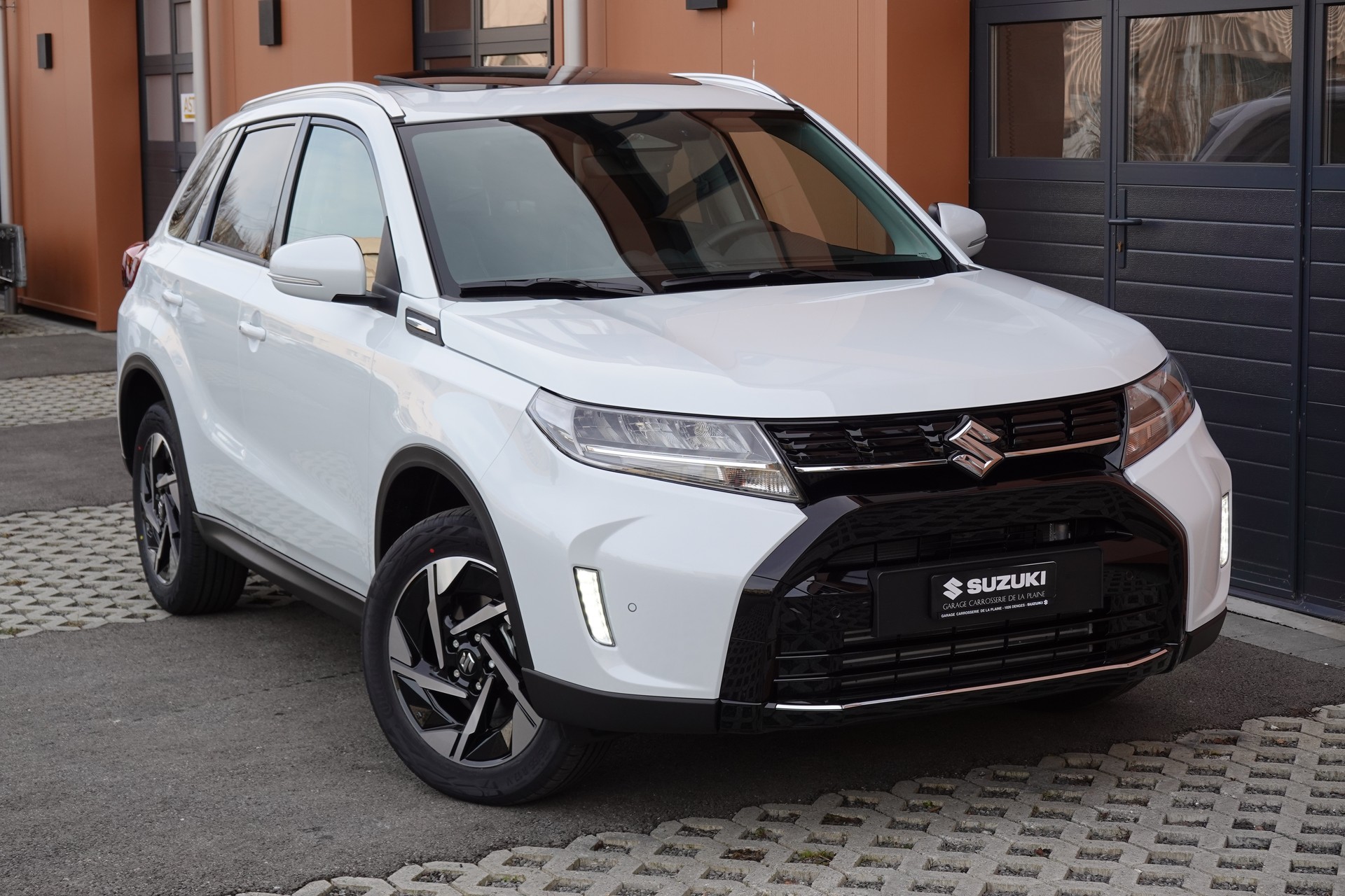 SUZUKI Vitara 1.5 Hybrid Compact Top 4x4 AGS-image-3