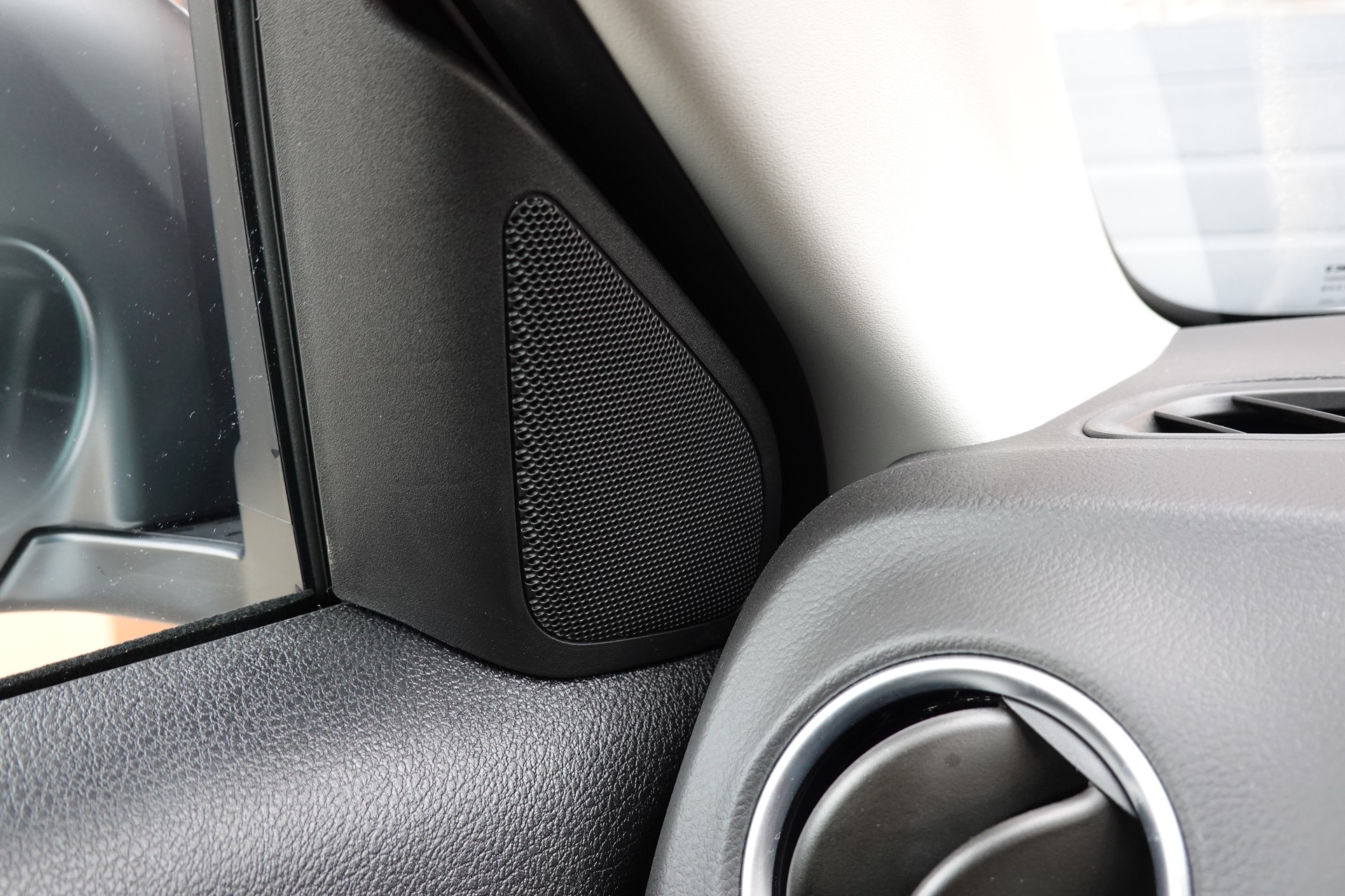 SUZUKI Vitara 1.5 Hybrid Compact Top 4x4 AGS-image-19